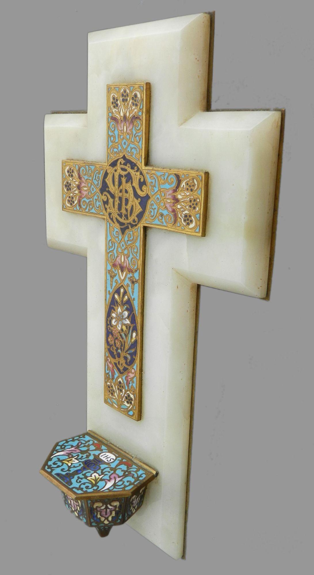 Crucifix Cross Cloisonné Enamel Mounted Holy Water French circa 19Z0.
All mounted on brass.
Will hang on the wall.
In good vintage condition with only very minor signs of age.