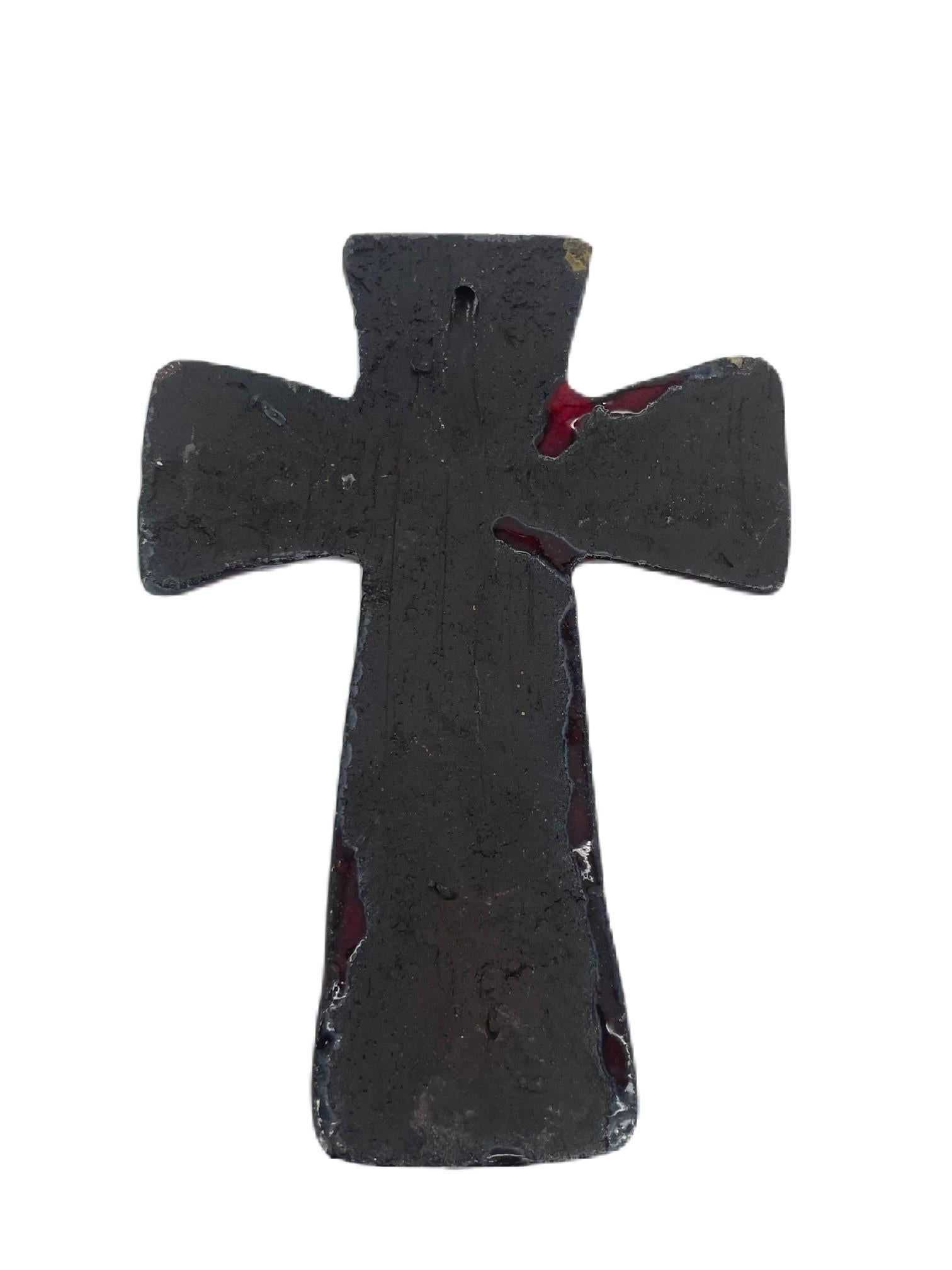 Hand-Carved Crucifix in Red, Black and Grey, Wall Hanging. 1970s Ceramic Cross Fat Lava For Sale