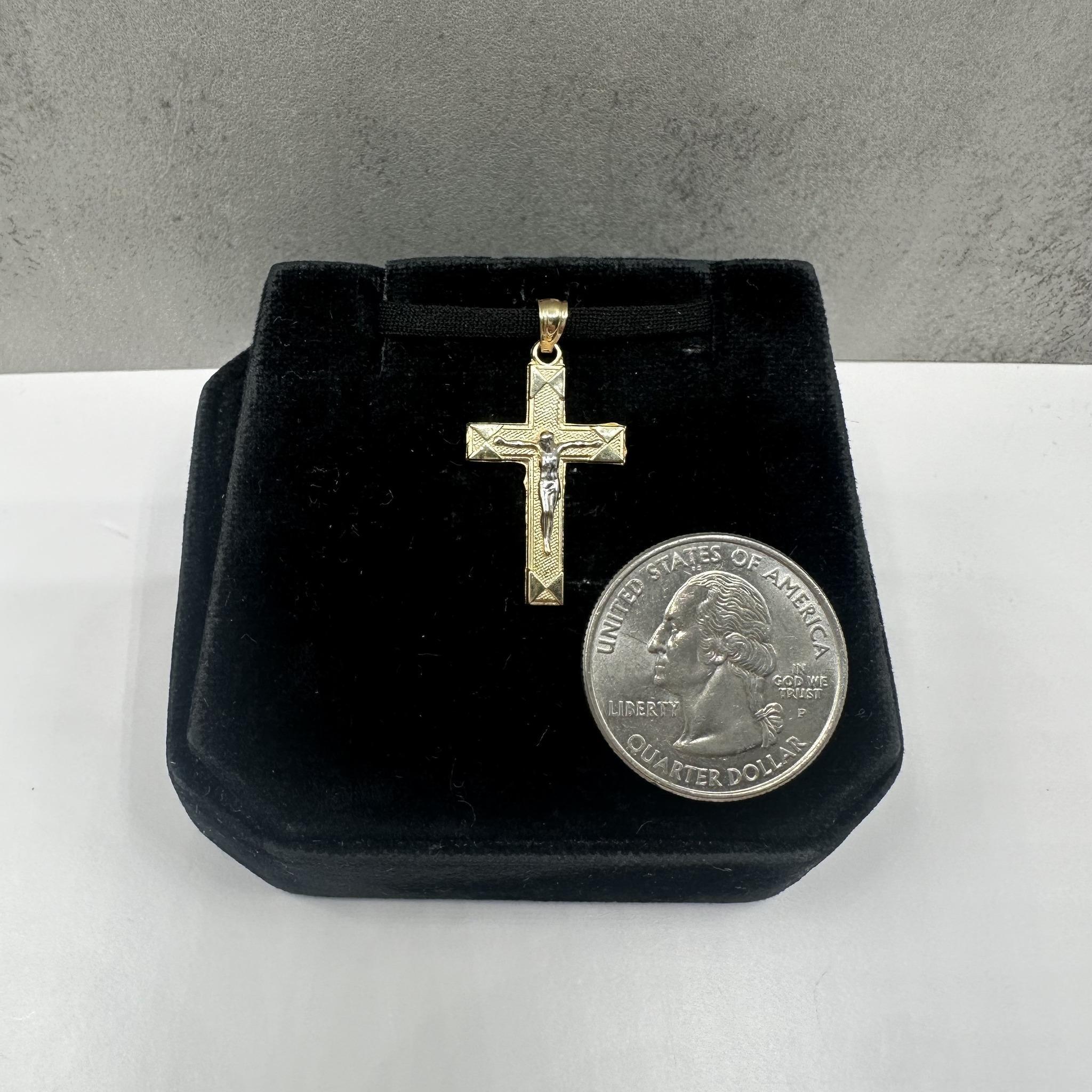 Femenino o masculino Colgante Crucifijo en Oro Bicolor de 14kt - 1.11g, Estado Nuevo en venta