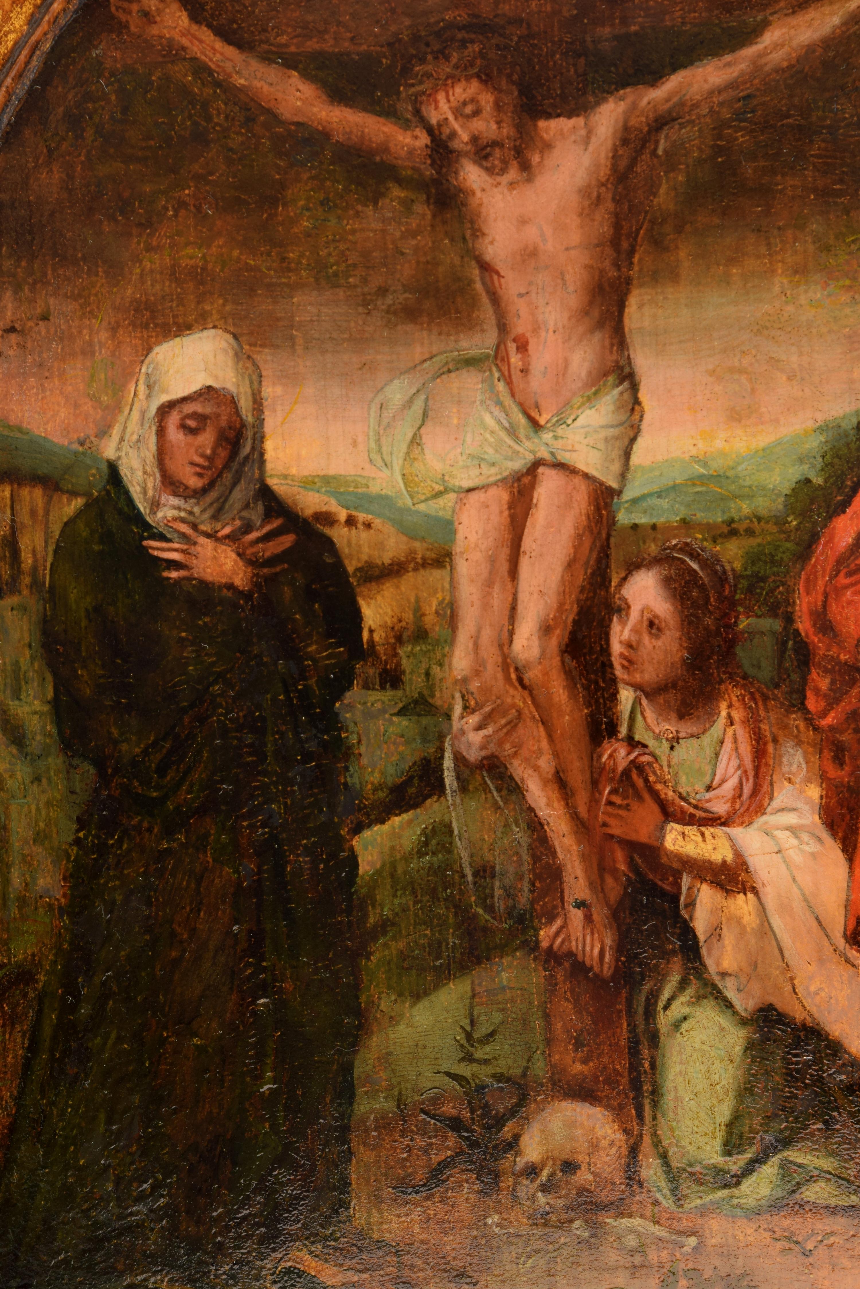 Crucifixion, Oil on Panel, Spanish-Flemish School, 16th Century In Good Condition In Madrid, ES