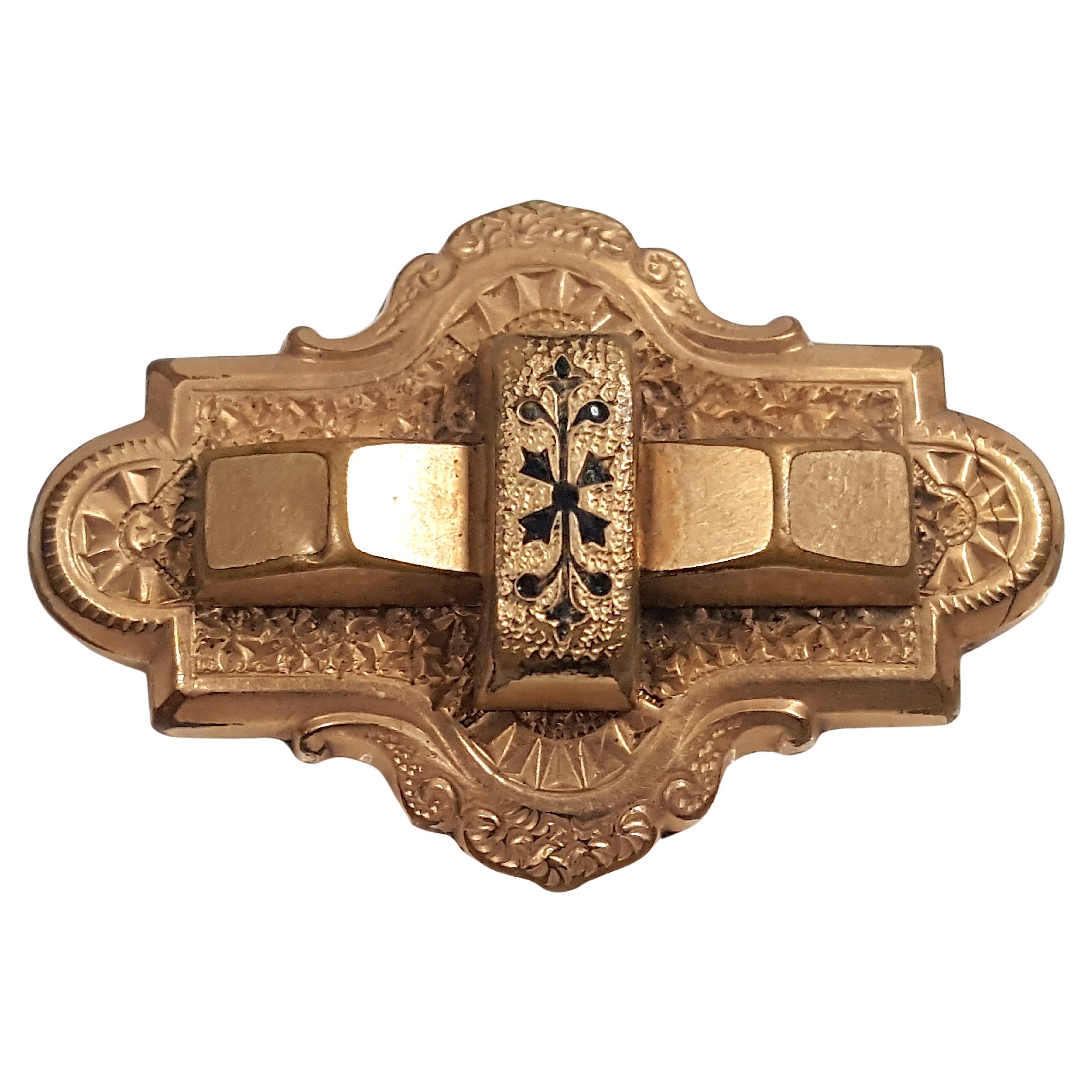 Dieses Amulett aus einer vergoldeten Kupfer- und Silberlegierung mit Nielloeinlage aus dem 15. Jahrhundert oder älter ist eine aufwendig gravierte dreidimensionale Brosche und ein Anhänger, die den Inbegriff des dekorativen Miniatur-Niello  in der
