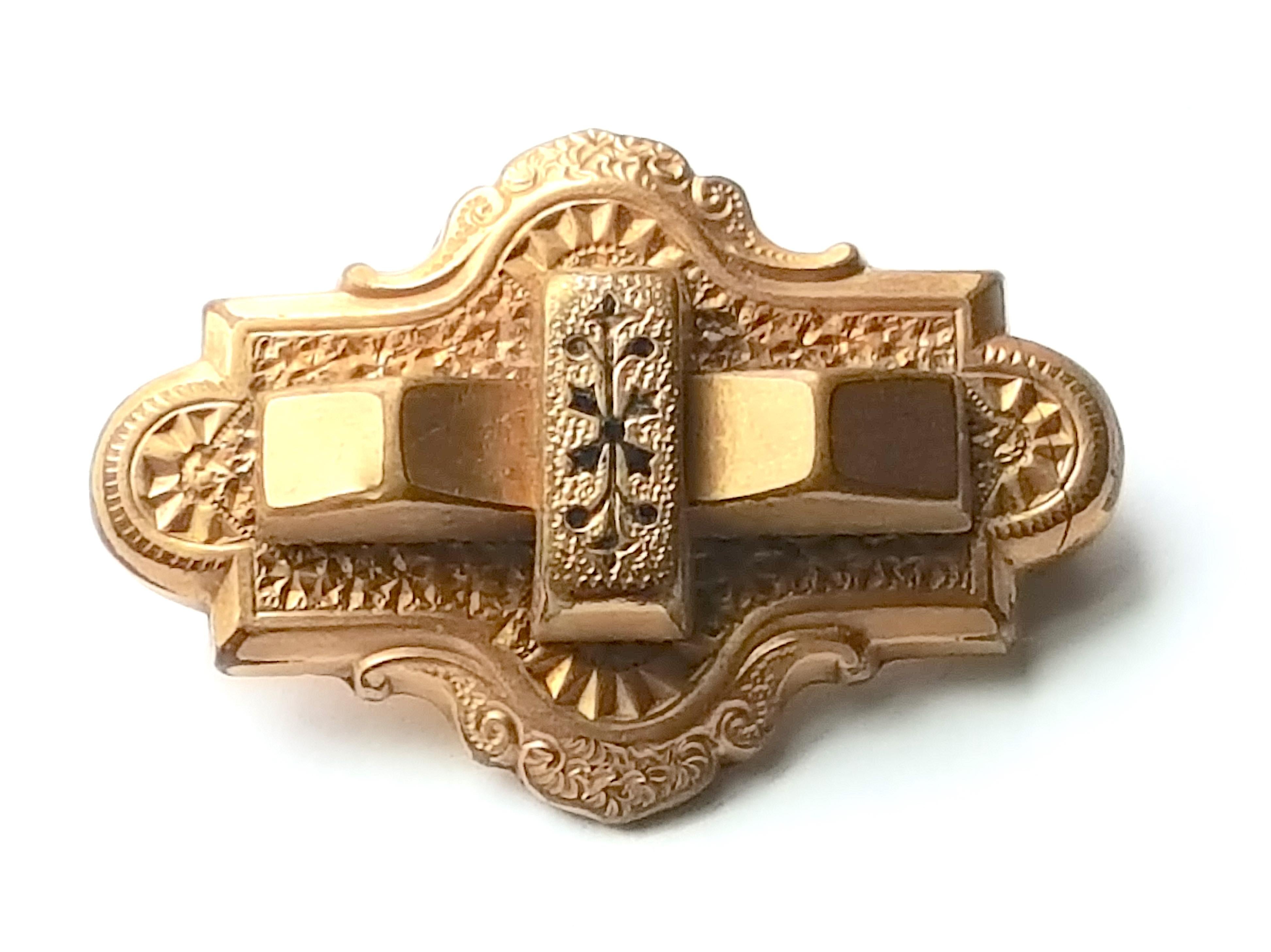 Cruciform NielloInlay FleurDeLys GiltEngravedCopperAlloy Heraldry Brooch Pendant In Good Condition For Sale In Chicago, IL