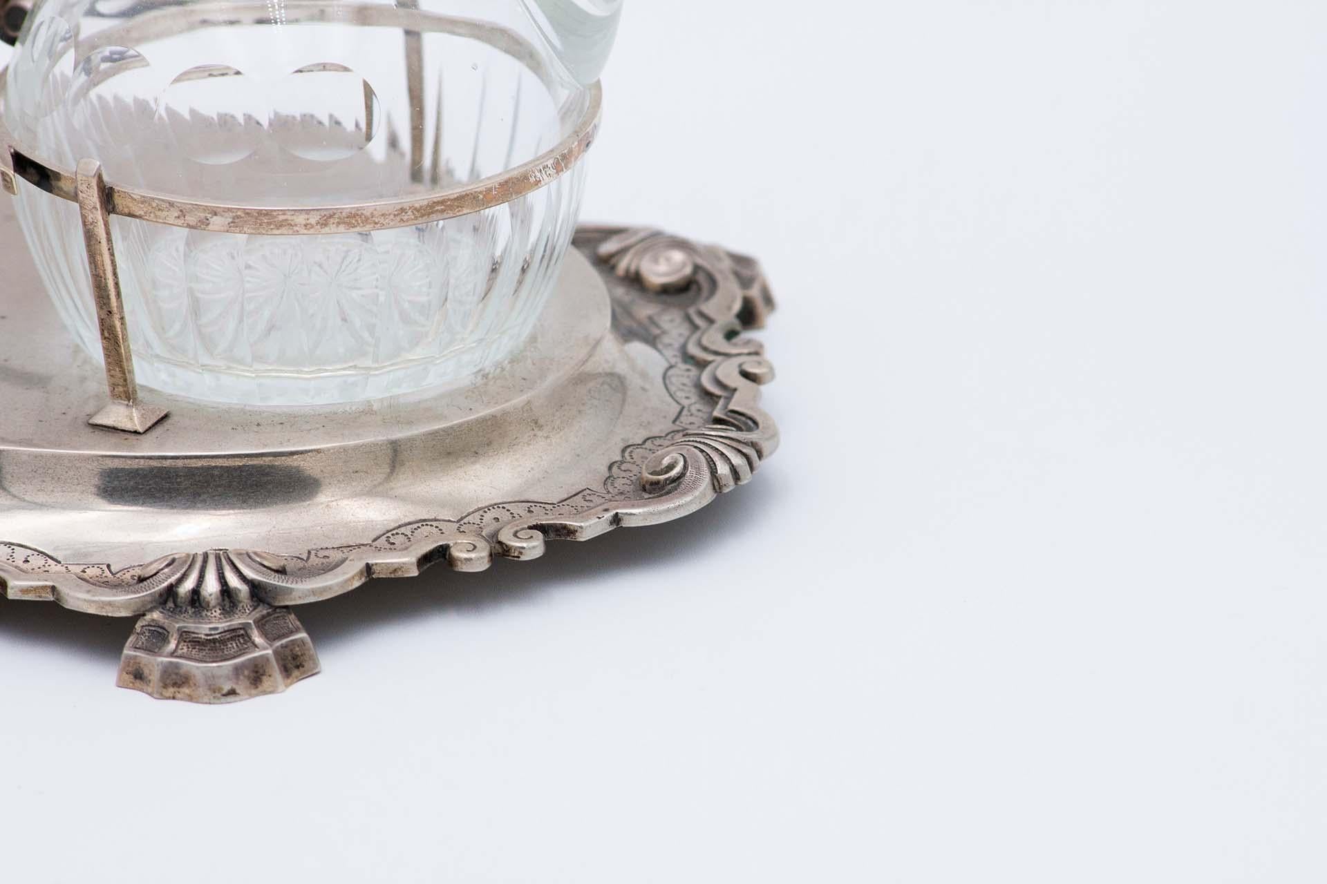 Cruet with embossed silver structure en Bueno estado para la venta en Porto, PT