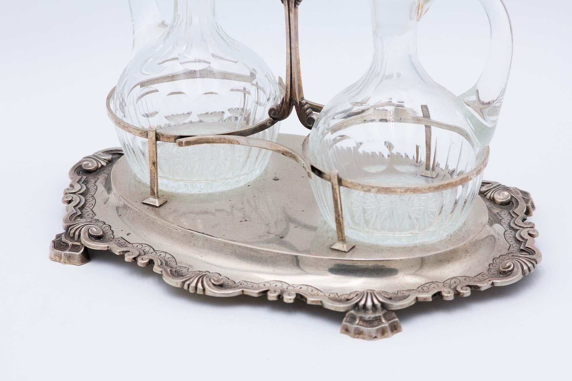 Cruet with embossed silver structure siglo XX en venta