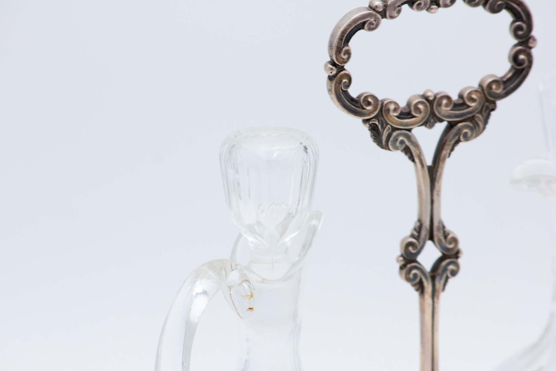 Cruet with embossed silver structure Silver en venta