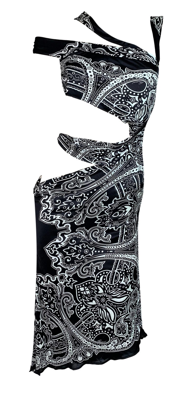 Cruise 2004 Gucci by Tom Ford Bandana Print Black and White Cut-Out ...