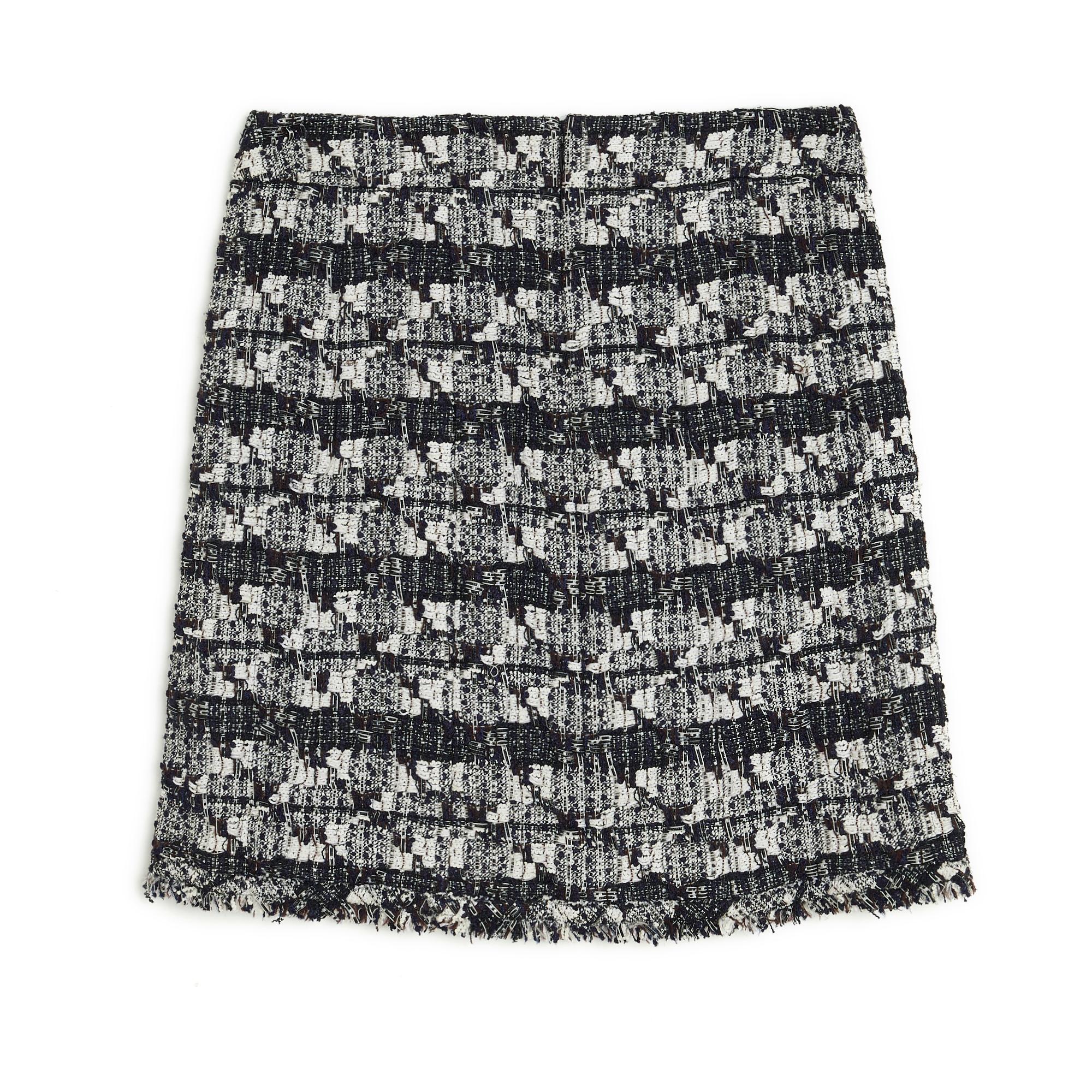 Cruise 2006 at Grand Central Chanel Ecru Black Tweed Skirt FR42 For Sale 1