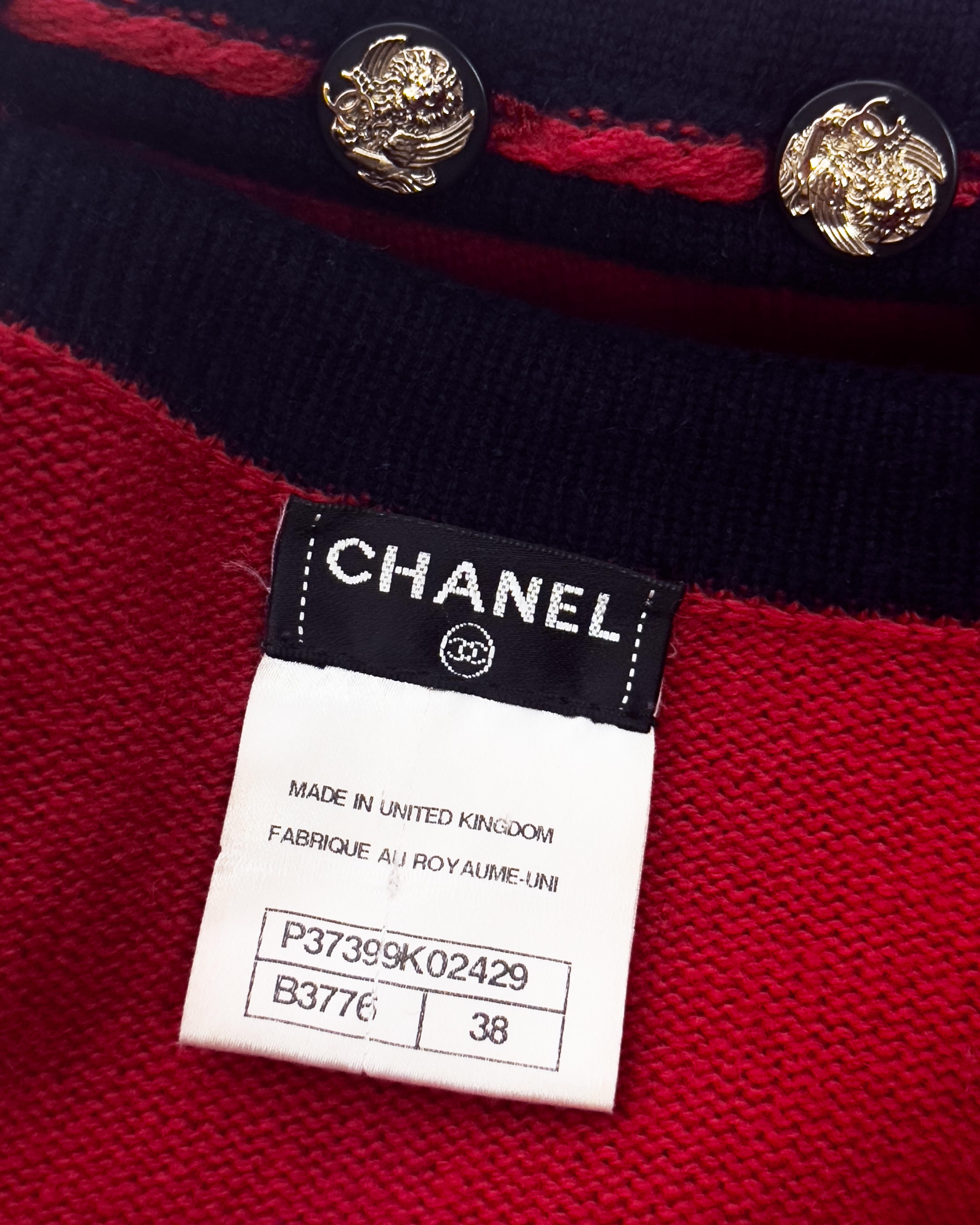 Cruise 2010 Chanel Red Cashmere Cropped Cardigan with Navy Blue Trim For Sale 2
