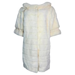 Manteau en fourrure de vison blanc d'hiver MOD des années 60 Christian Dior John Galliano pour Cruise 2010