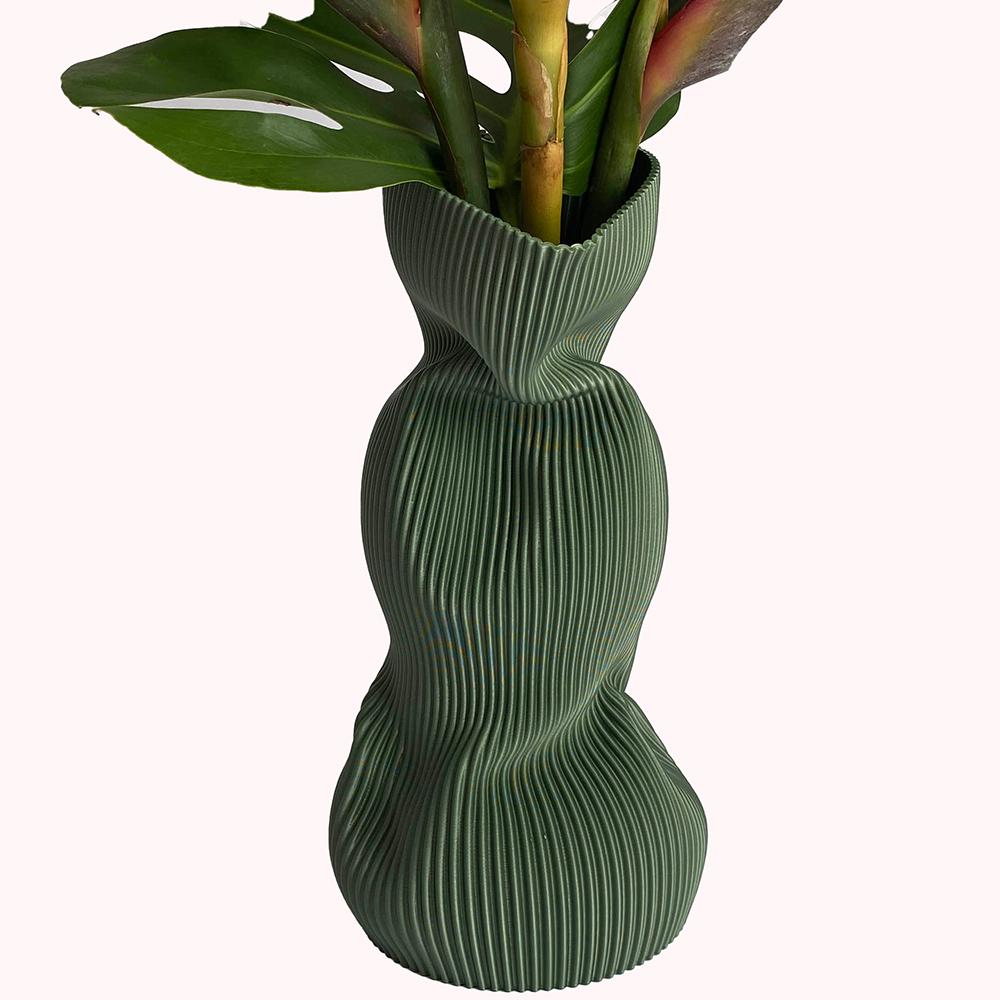 3D-printed in bioplastic and hand-shaped, the Crumpled Vase combines digital precision with expressive craftsmanship. Its sculptural form and delicate texture make each piece a one-of-a-kind creation, individually molded by the artist’s hands.

Made