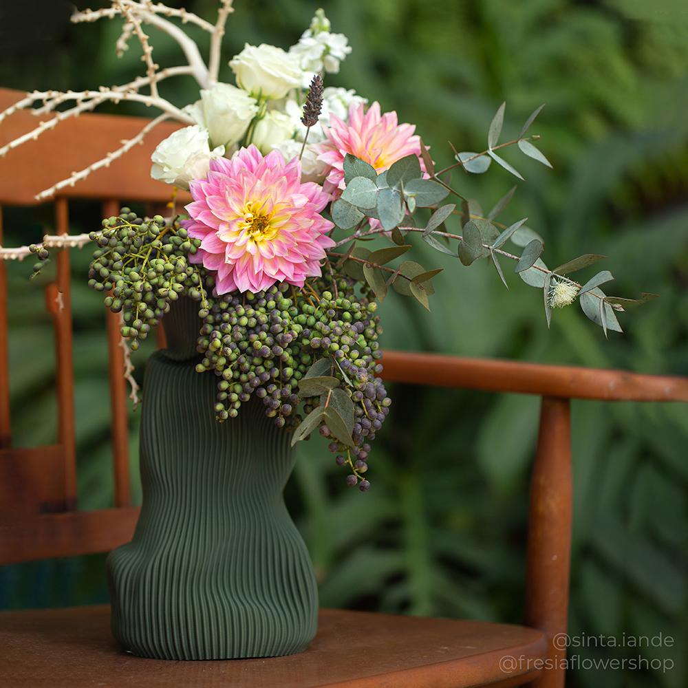 Crumpled Vase in Military Green 3D-Printed Plant-Based Plastic Large Siglo XXI y contemporáneo en venta