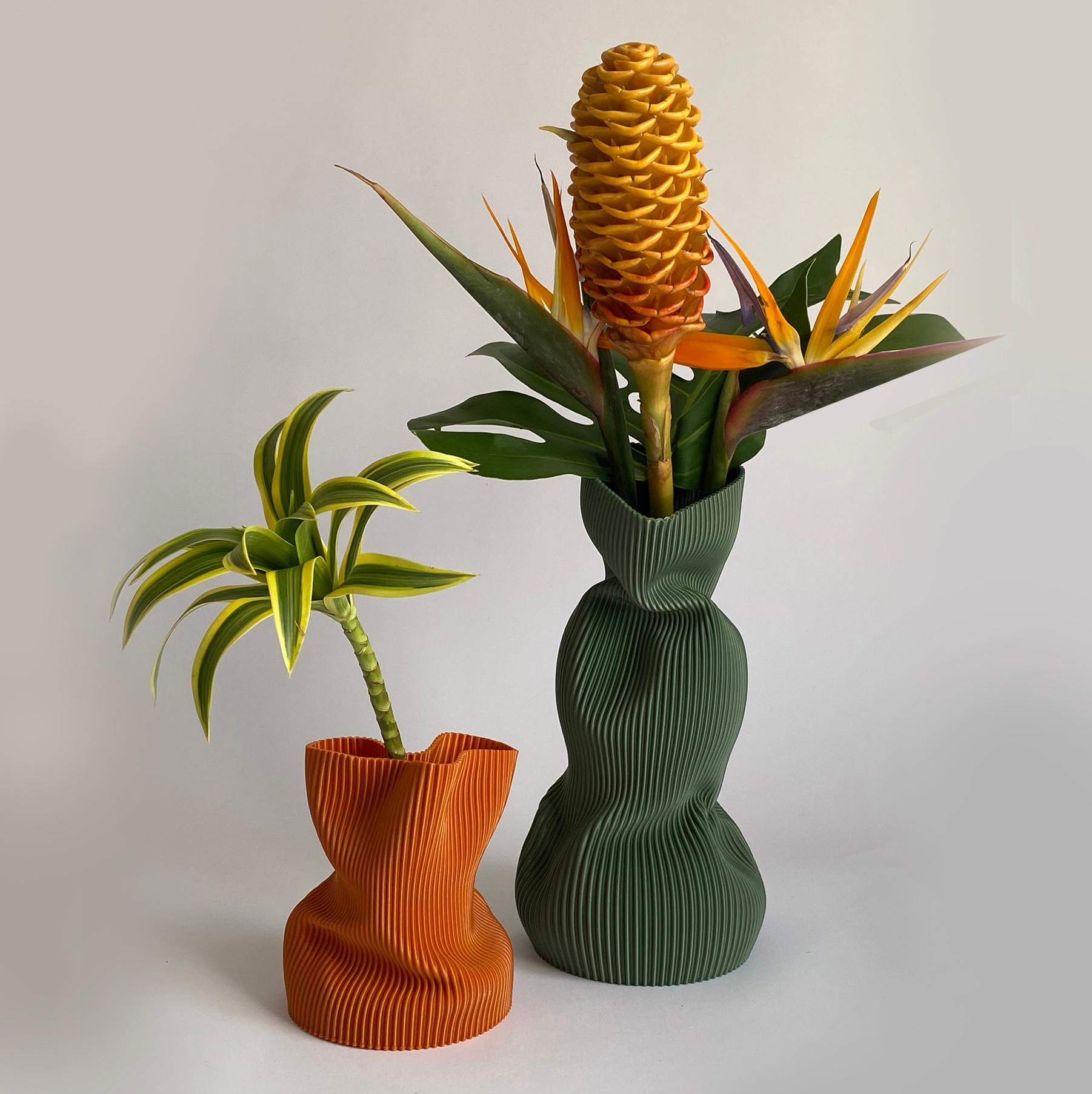 Crumpled Vase in Military Green 3D-Printed Plant-Based Plastic Large en venta 1