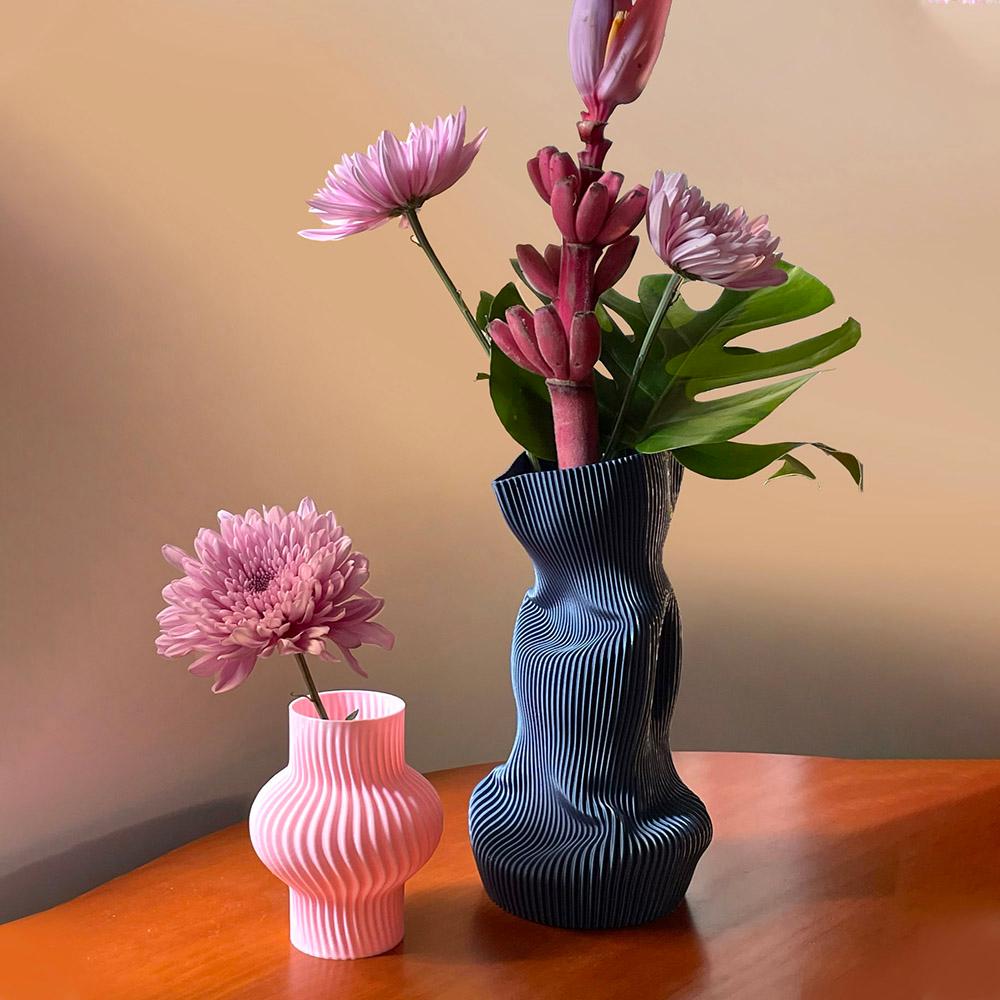 Crumpled Vase in Dark Blue 3D-Printed Plant-Based Plastic Large Brasileño en venta