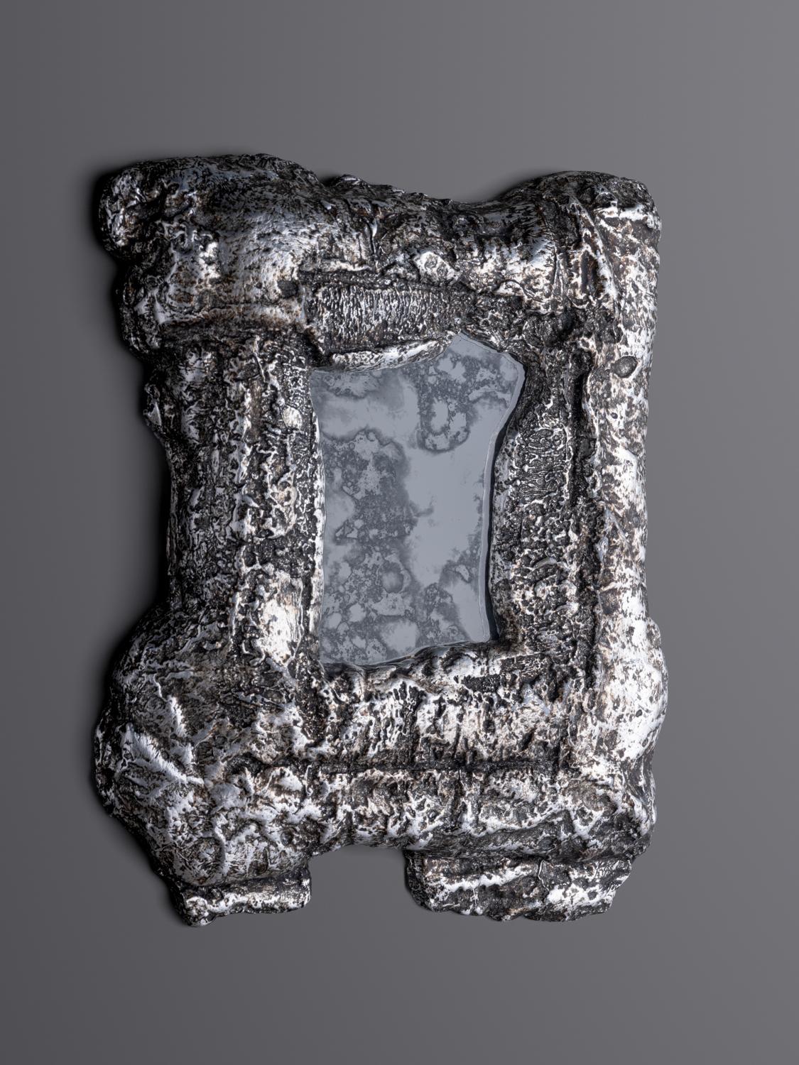 Yolande Milan Batteau (née en 1970)
ÉTATS-UNIS, 2022

Feuille d'aluminium sur plâtre moulé avec plaque de miroir vieilli, cire noire.