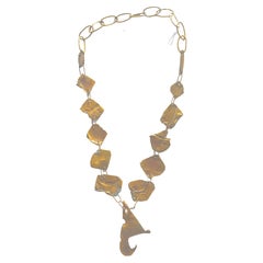 Crushed Gilt Metal With Irregular Jagged Pendant On Wire Linked Necklace c.1980s