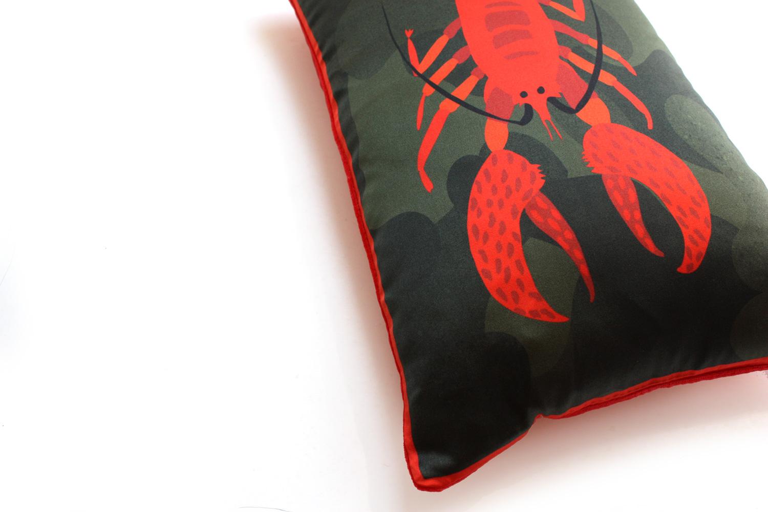 Portoghese Cuscino decorativo in seta verde e rosso CRUST lobster in vendita