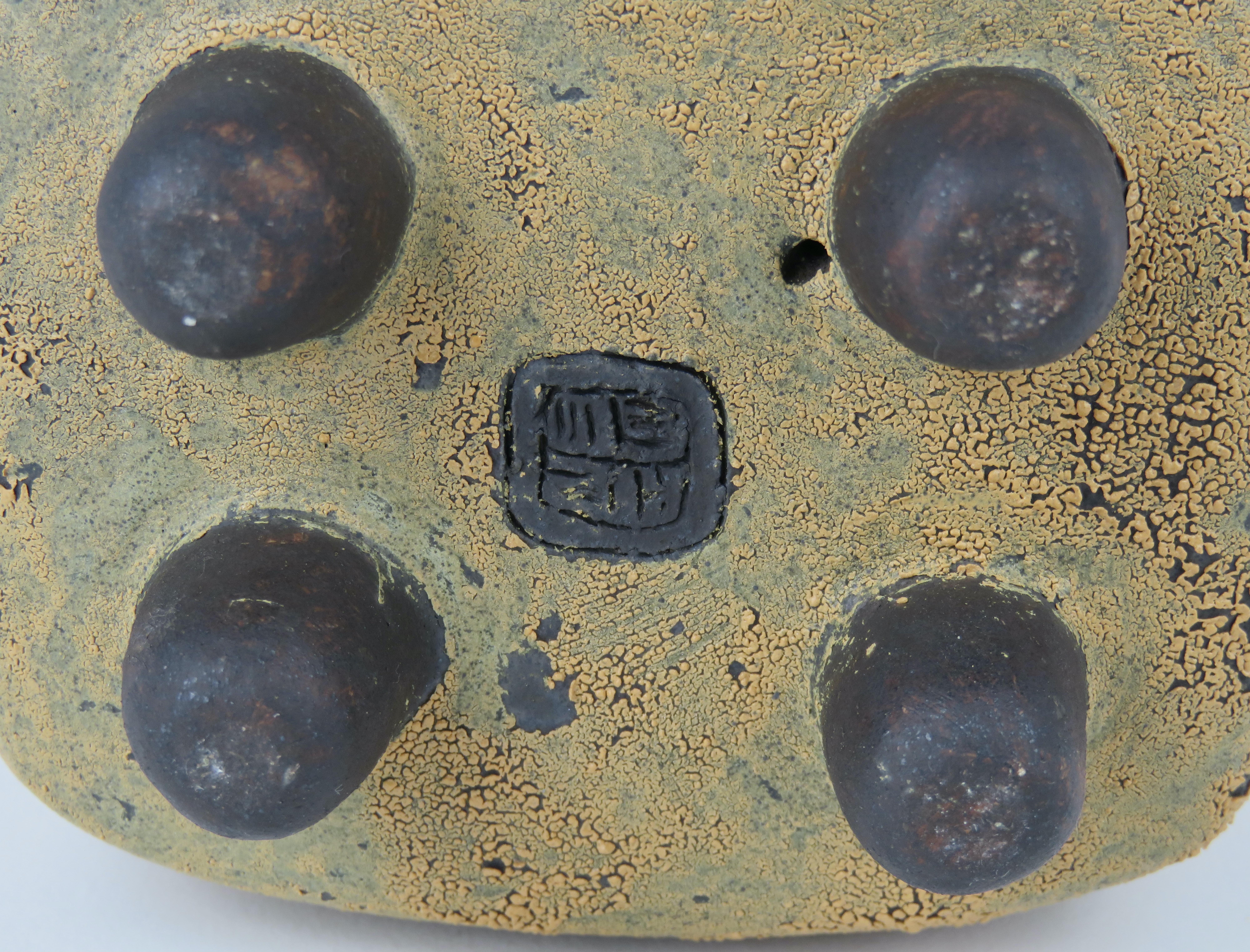 Gelbgoldener Keramik TOTEM mit Halbmond-Platte, Crawl-Glasur, handgefertigt im Angebot 4