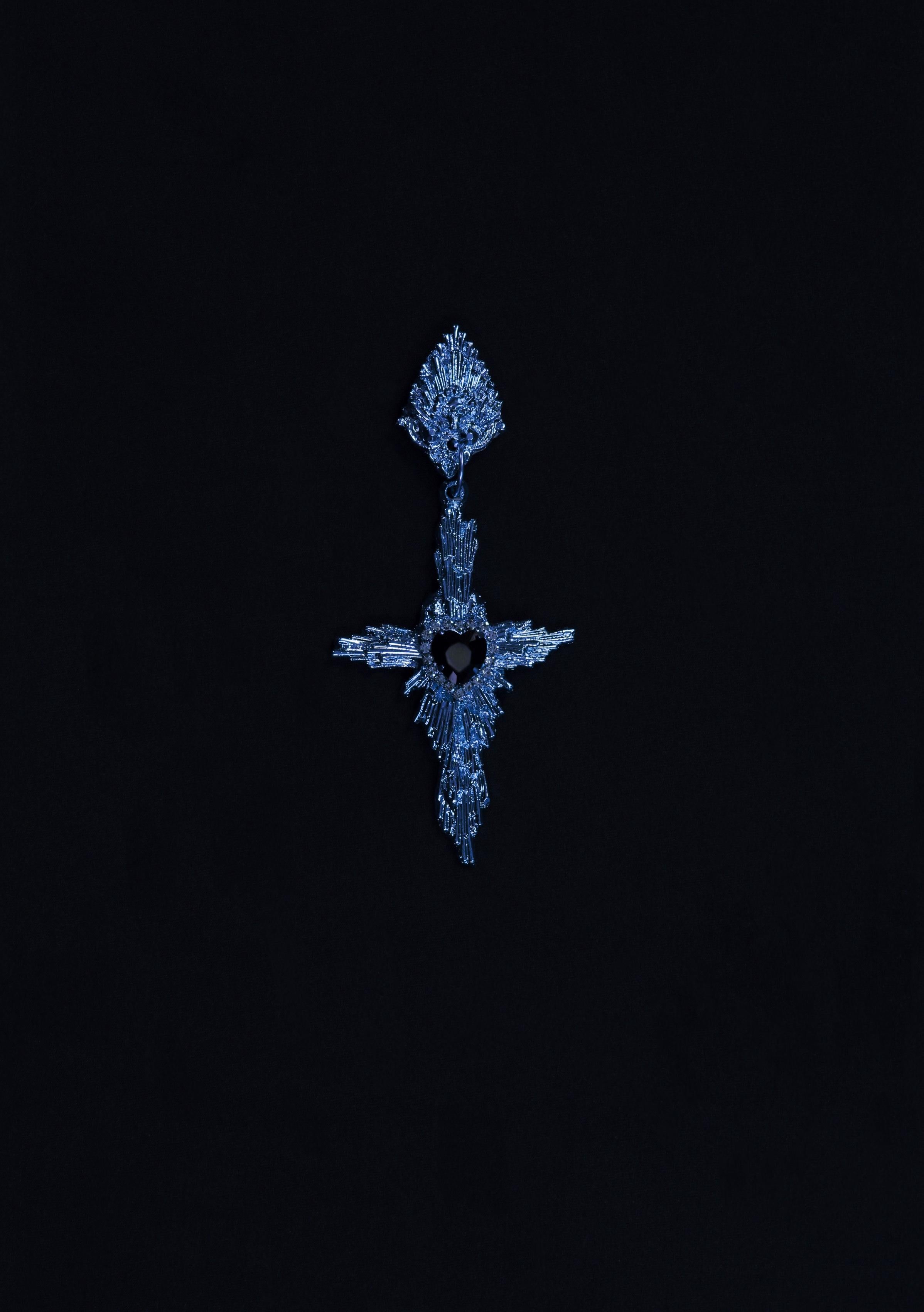 Crux Earrings: Hand-Sculpted Gothic Design in sterling silver, Statement piece In New Condition For Sale In Fleet, GB