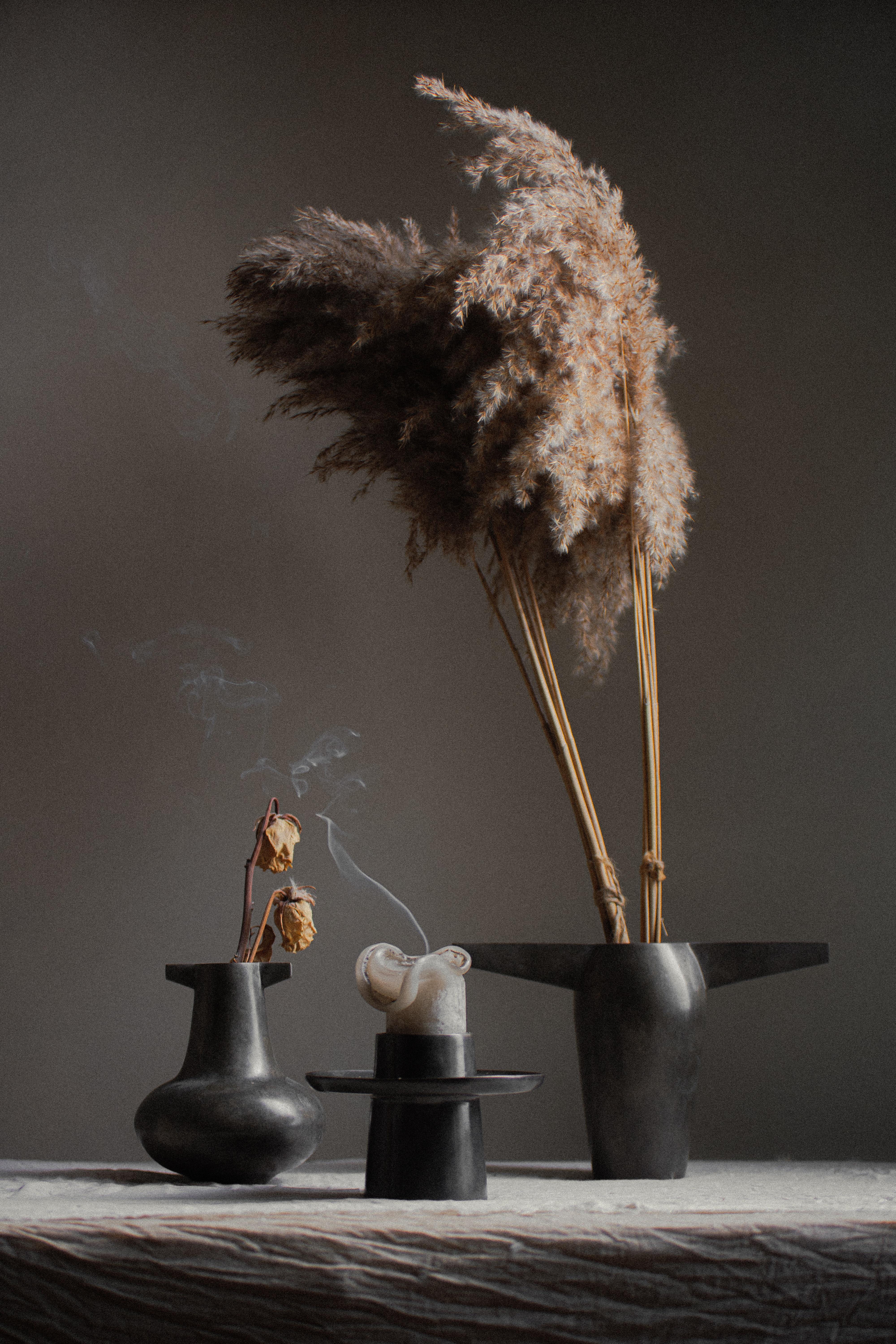 Vase ailé Crypte par Atelier ACM Neuf - En vente à Geneve, CH