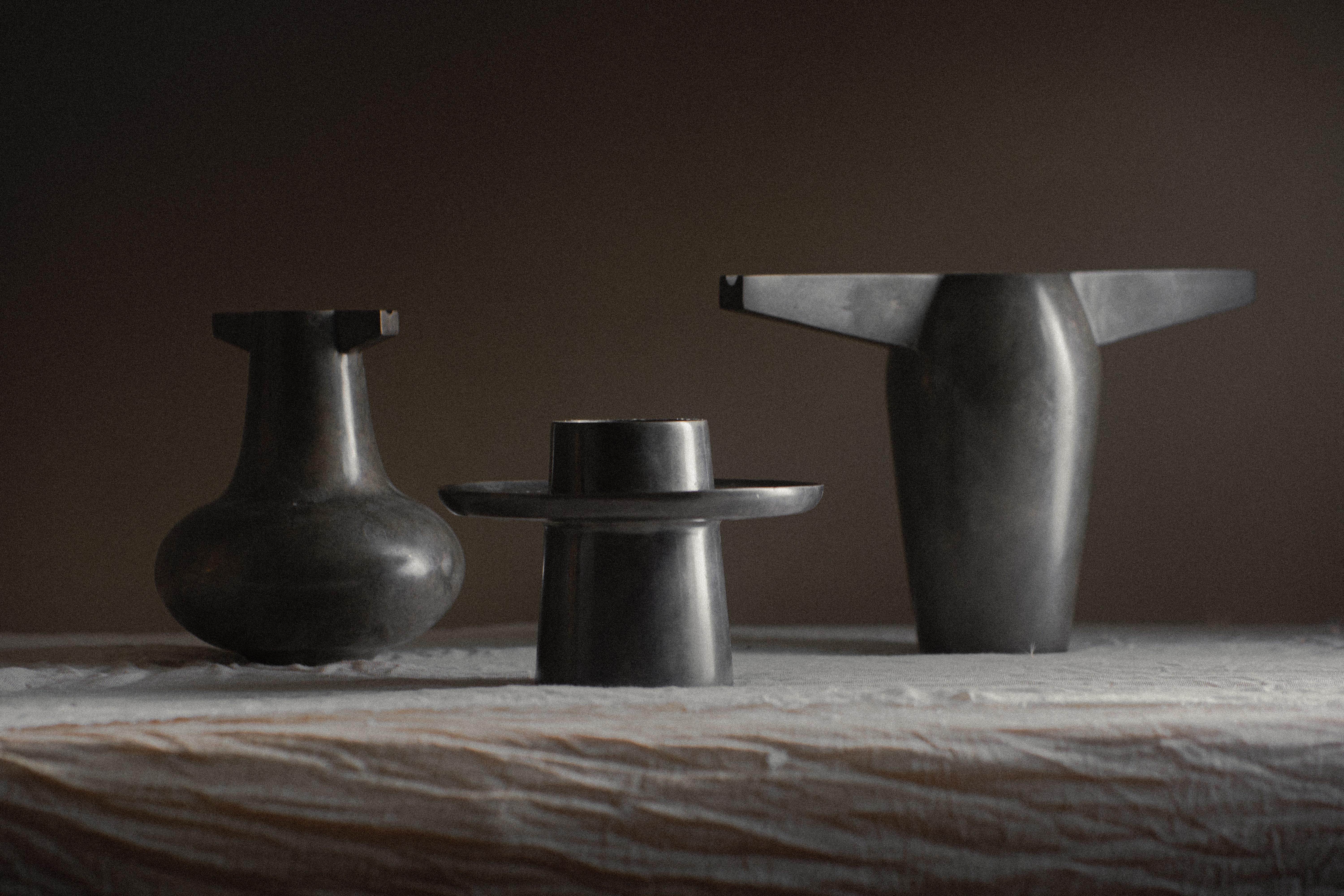 Vase ailé Crypte par Atelier ACM en vente 1