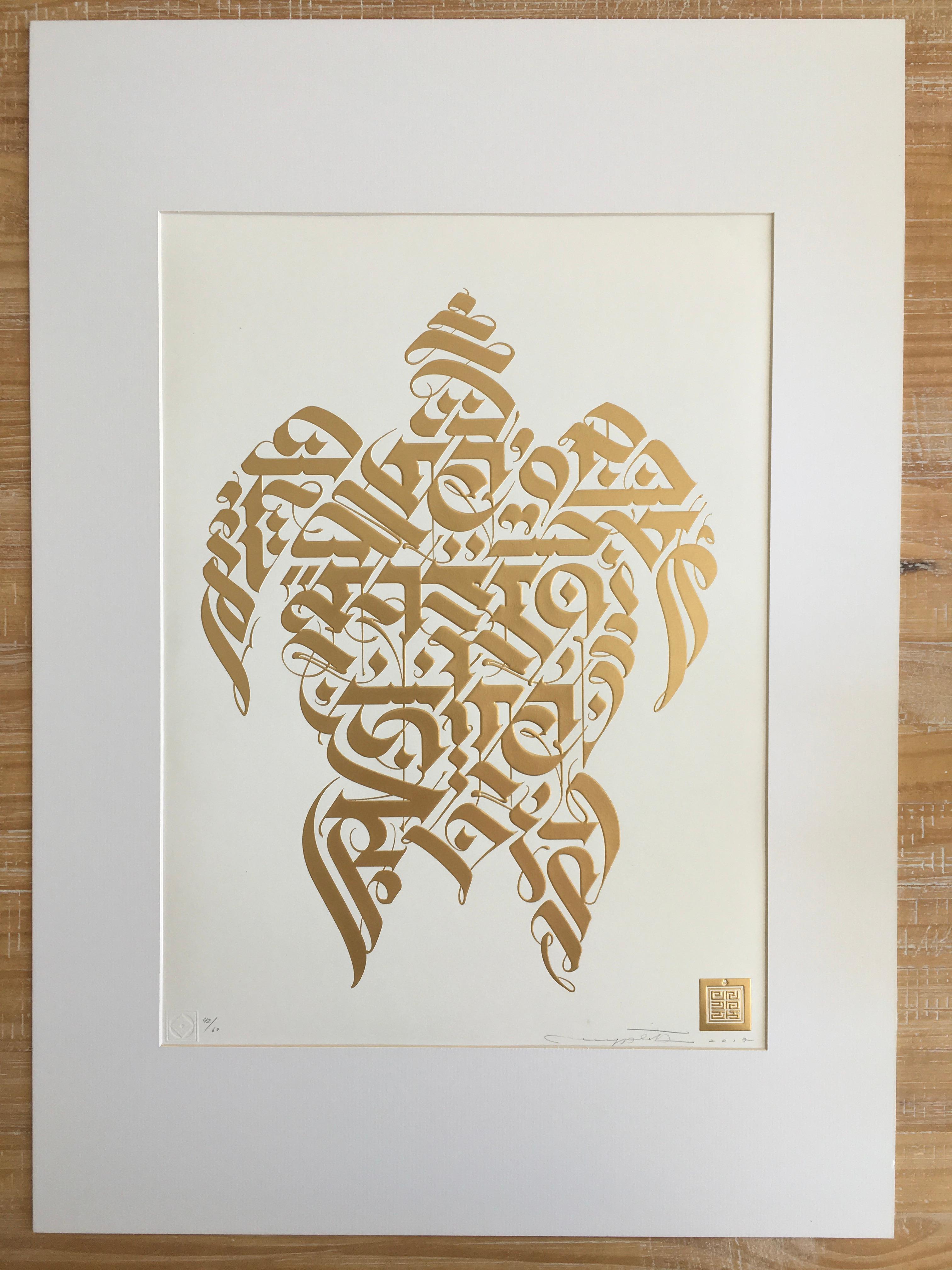 Cryptik Abstract Print – Geprägte Goldfolien-Stempel „Ahimsa White“ in limitierter Auflage