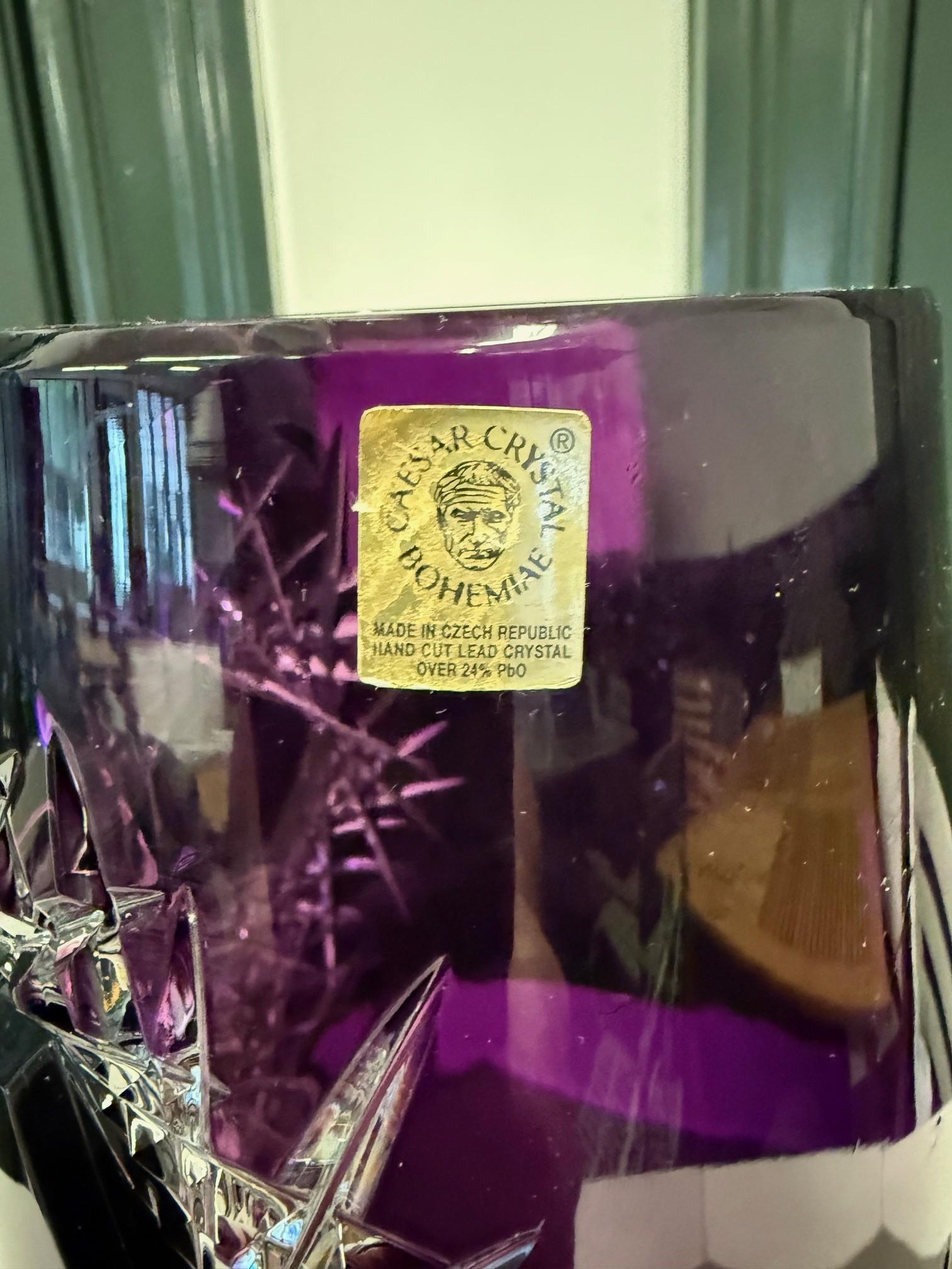 Vase en cristal améthyste taillé à la main par Caesar Crystal Bohemiae Co. République tchèque en vente 7