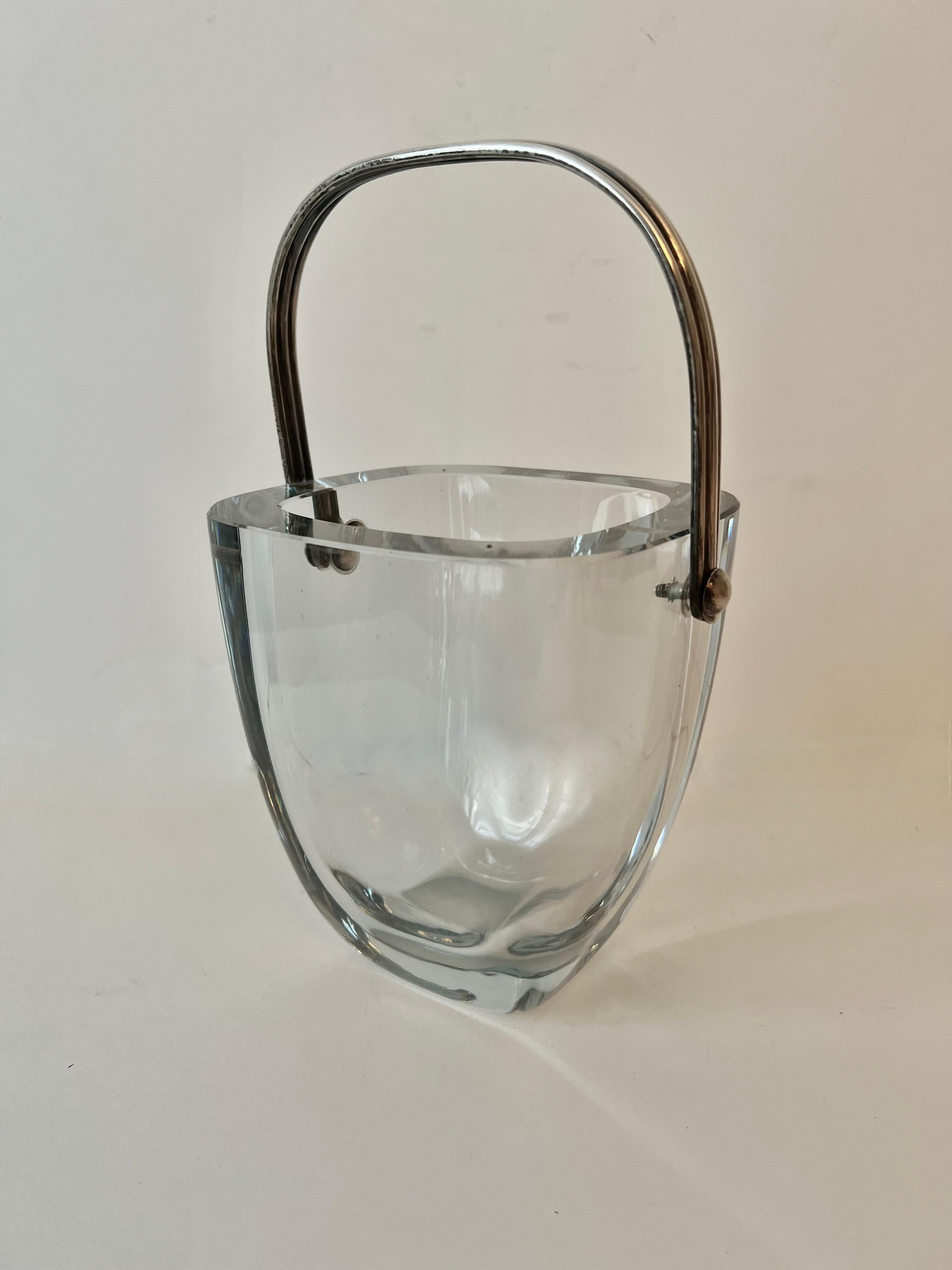 Tiffany & Co. Crystal and Art Deco Signed Ice Bucket with Sterling Silver Handle In Good Condition For Sale In Los Angeles, CA
