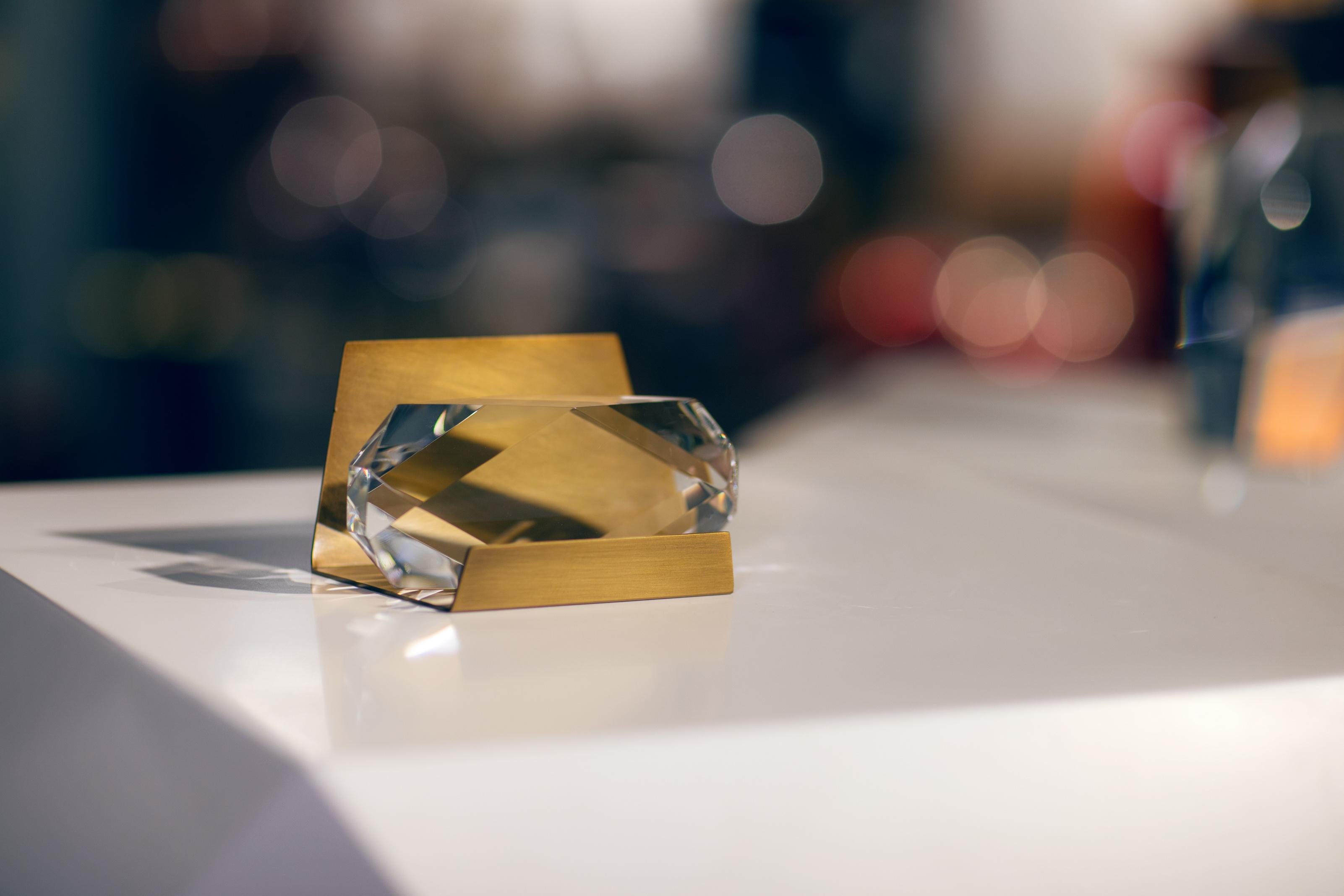 Porte-cartes de visite en cristal et laiton - Élevez votre espace de travail avec style Neuf - En vente à Monroe, NY