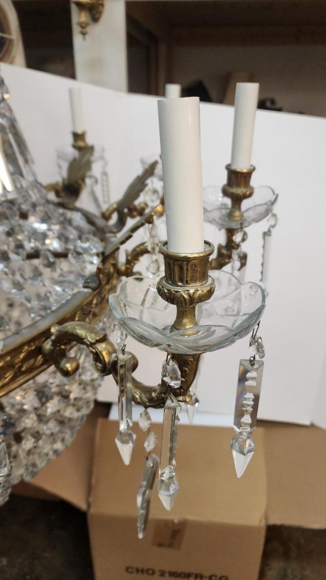 Araña de Cristal y Bonze en Excelente estado para la venta en Dallas, TX