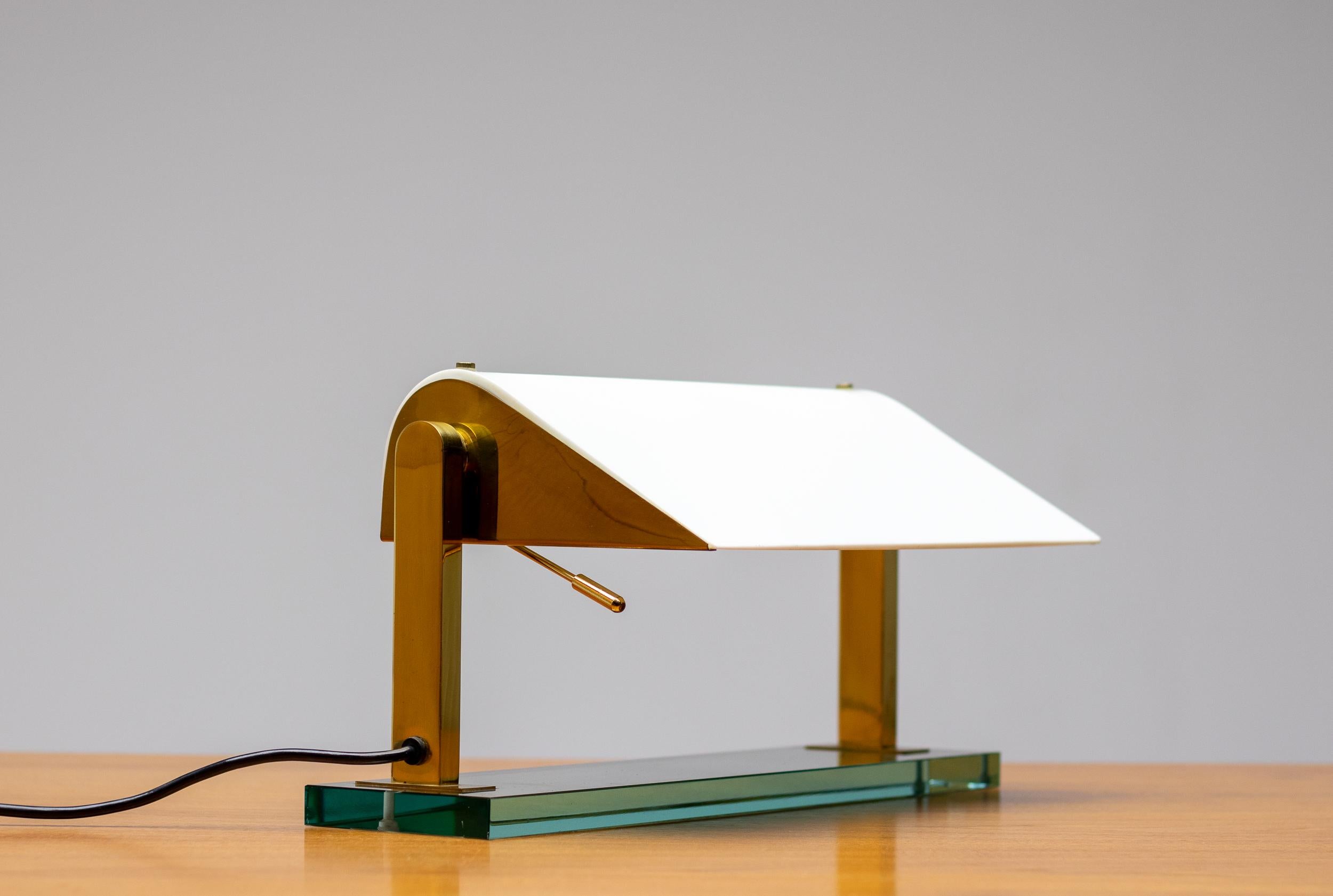 Schreibtischlampe aus Kristall und Messing von Pietro Chiesa für Fontana Arte im Angebot 4