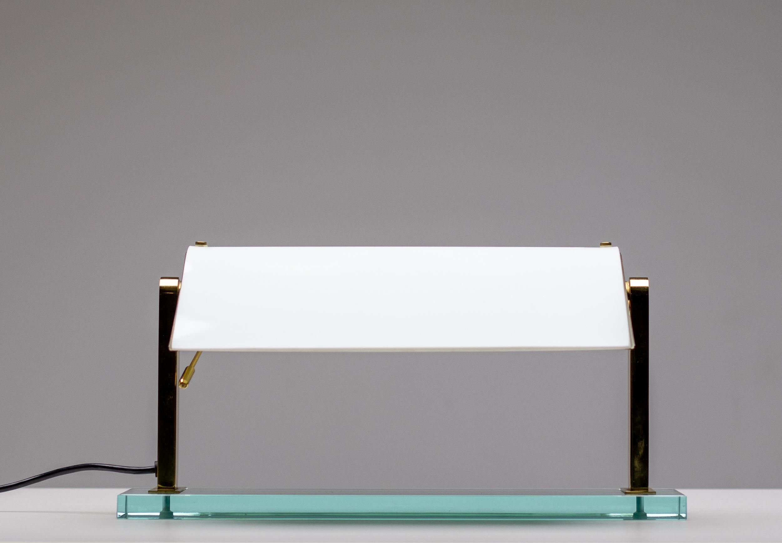 Schreibtischlampe aus Kristall und Messing von Pietro Chiesa für Fontana Arte im Angebot 7