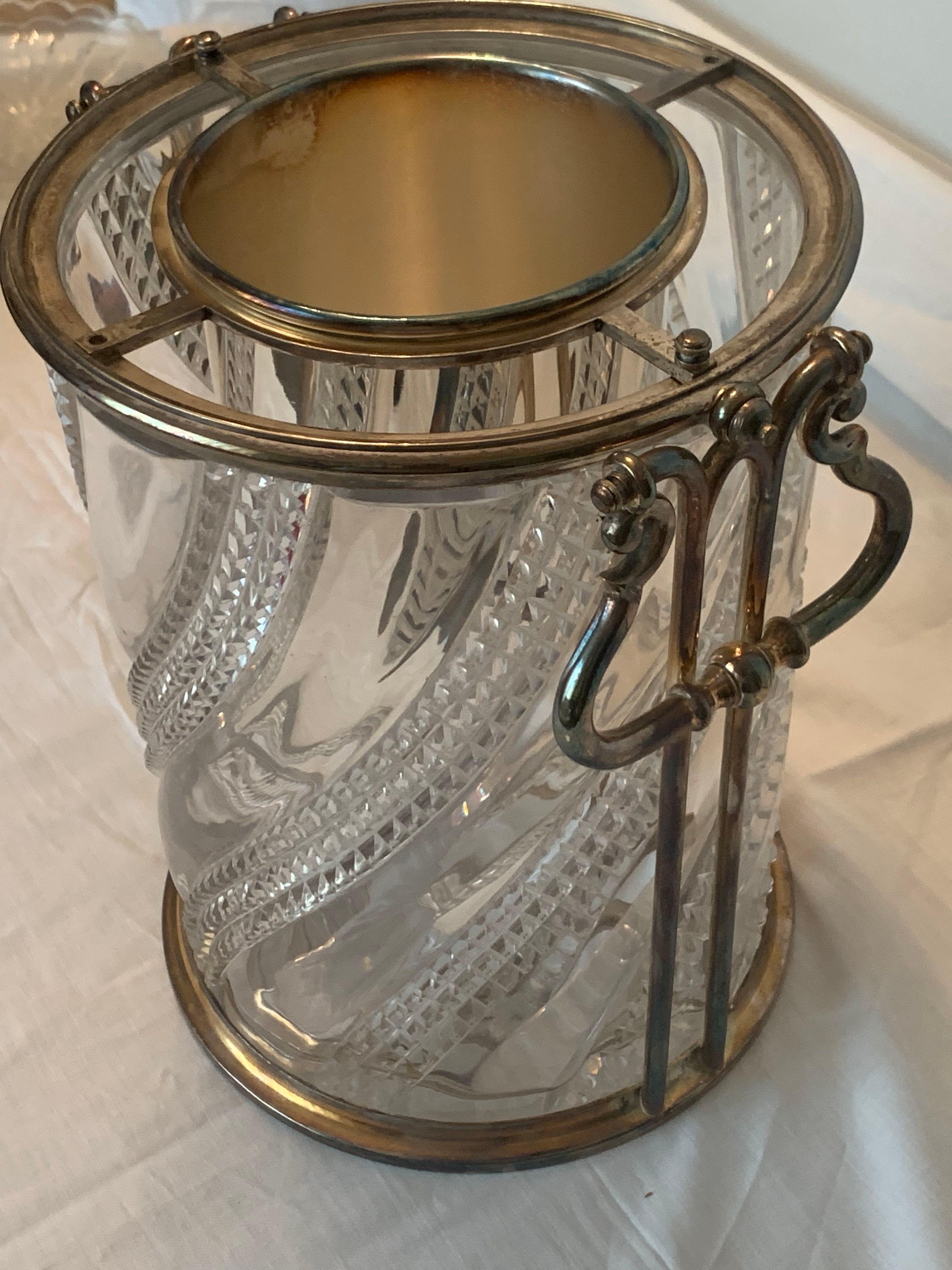 Rare ice buckets in crystal and silver plate bronze probably by baccarat
Champagne or wine sealsin crystal and bronze with a cylinder inside to put a bottle
on the represents a magnificent object to decorate a table for a dinner and also  decorative