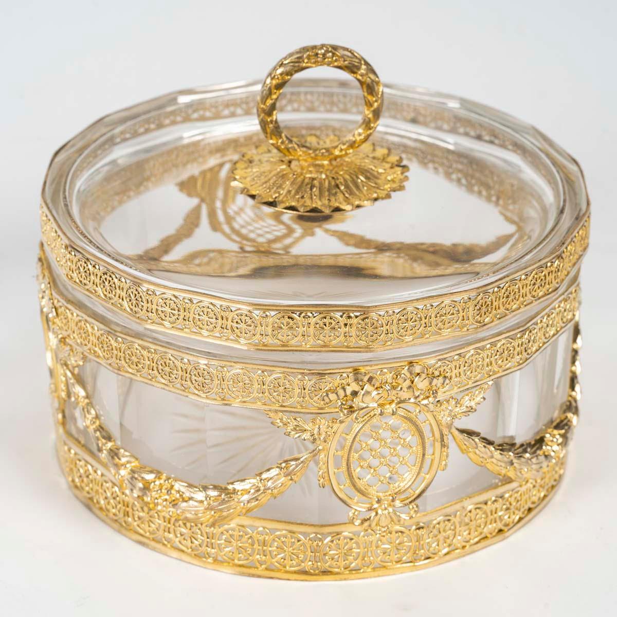 Crystal and gilt brass box, 19th century, Napoleon III period.

A 19th century Napoleon III period crystal and gilt brass box.
H: 11.5cm. D: 14cm