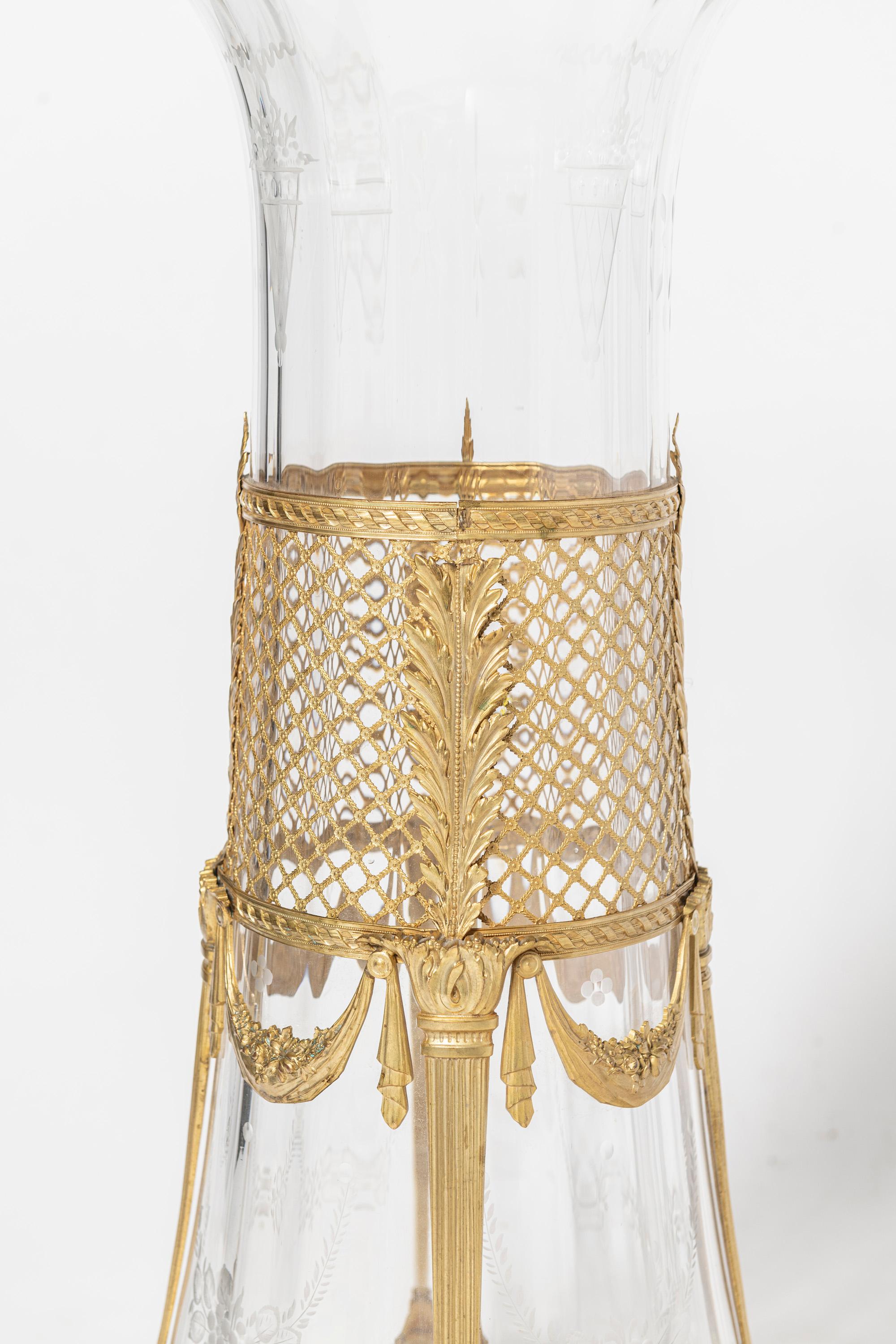 Francese Vaso in cristallo e bronzo dorato. Francia, inizio del XX secolo. in vendita