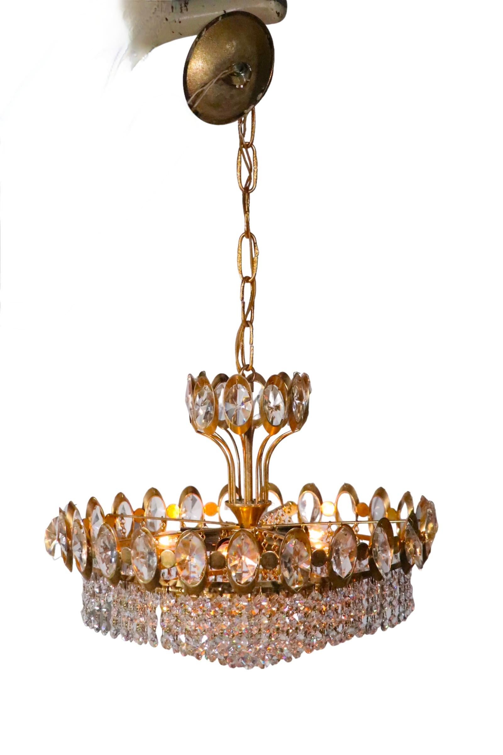 Crystal and Gold Hollywood Regency Style Chandelier by Sciolari For Sale 4