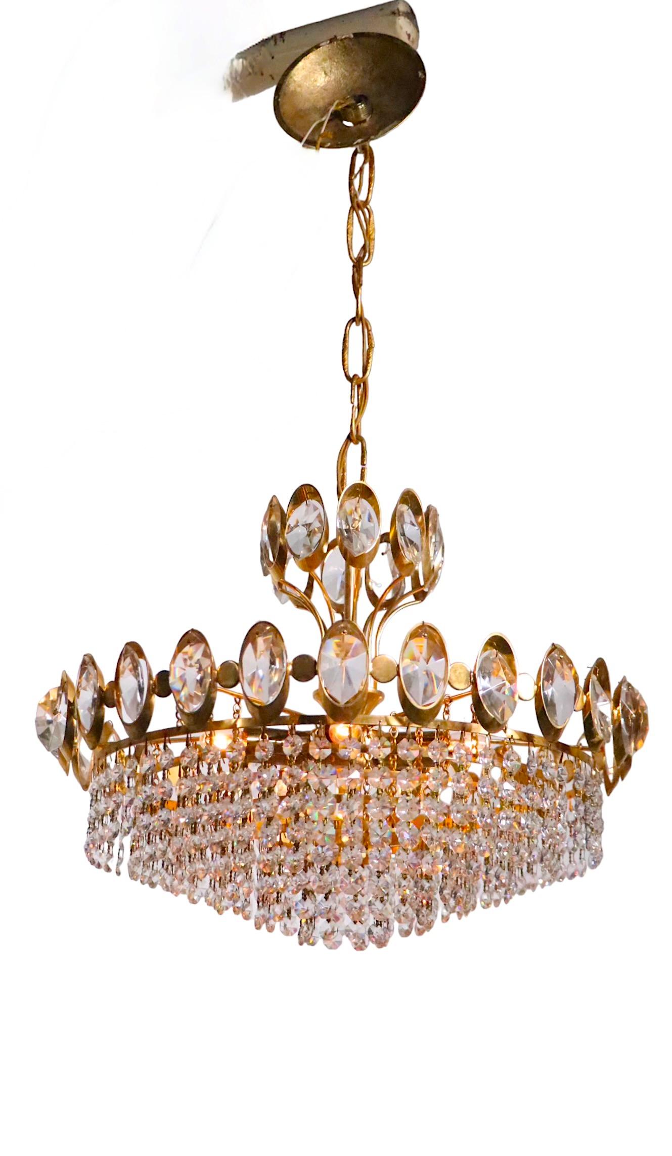 Crystal and Gold Hollywood Regency Style Chandelier by Sciolari For Sale 10