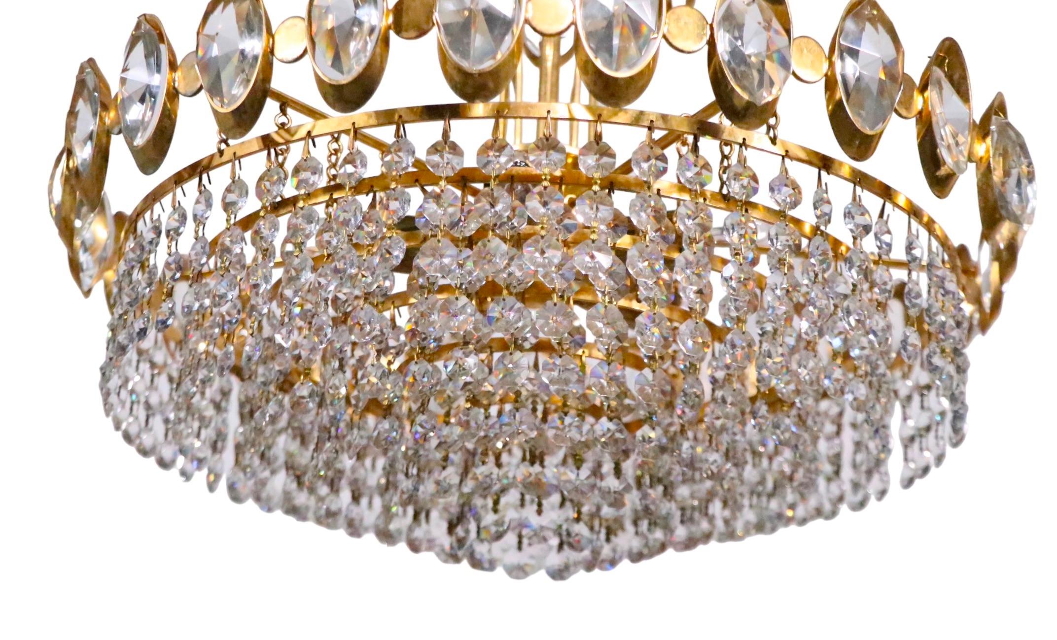 Crystal and Gold Hollywood Regency Style Chandelier by Sciolari In Good Condition For Sale In New York, NY
