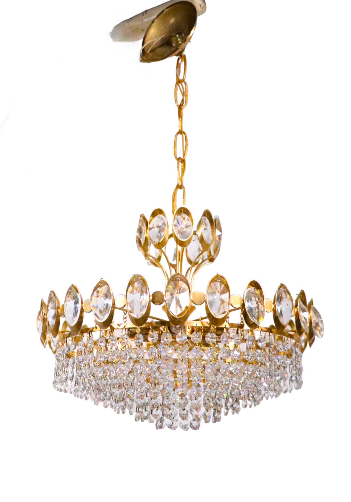 Crystal and Gold Hollywood Regency Style Chandelier by Sciolari For Sale 1