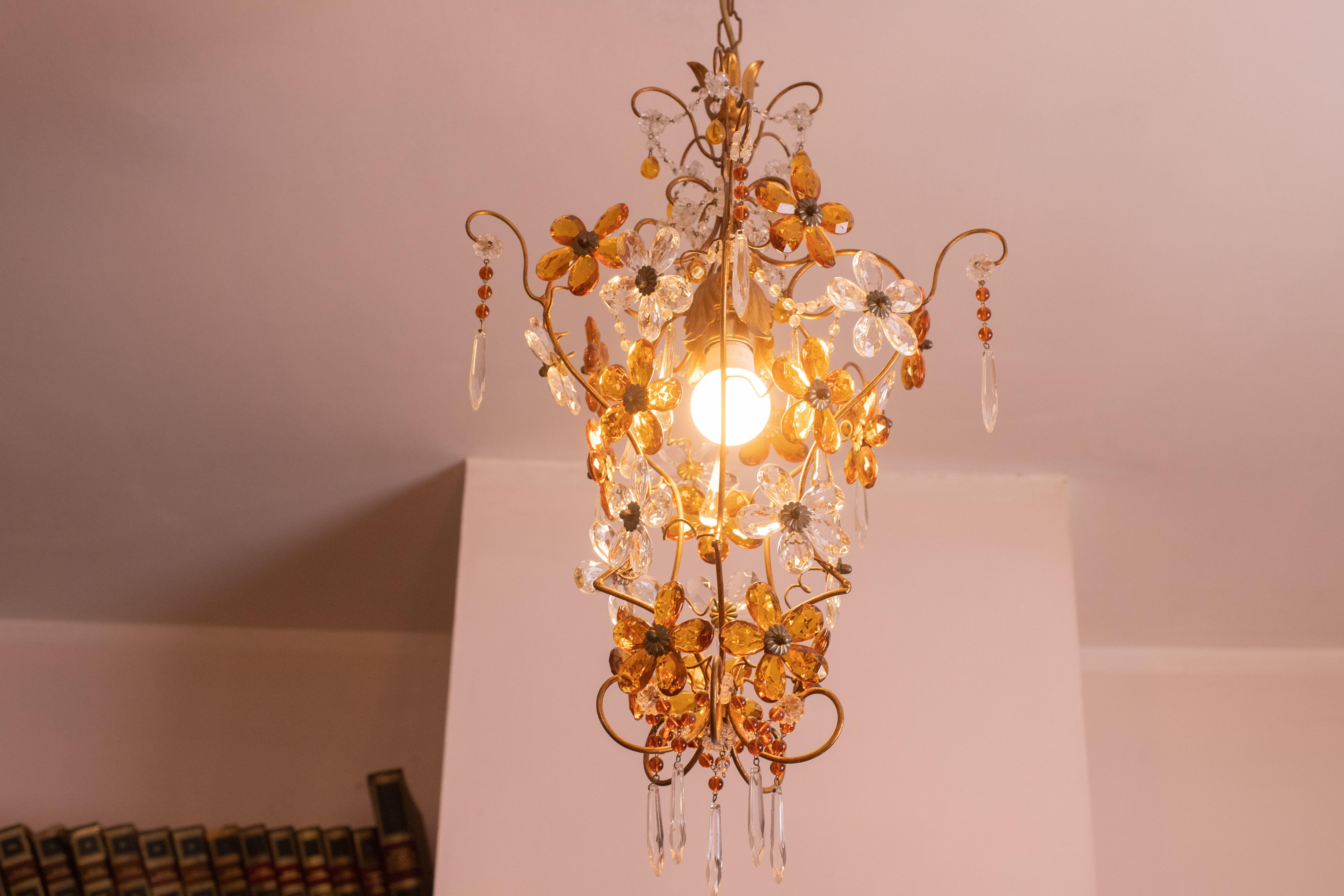 Beautiful crystal and glass chandelier full of orange and transparent flowers in perfect vintage condition.

Period: circa 1970.

Dimensions: Height with chain 90 centimeters, 40 centimeters diameter, on request it is possible to shorten or