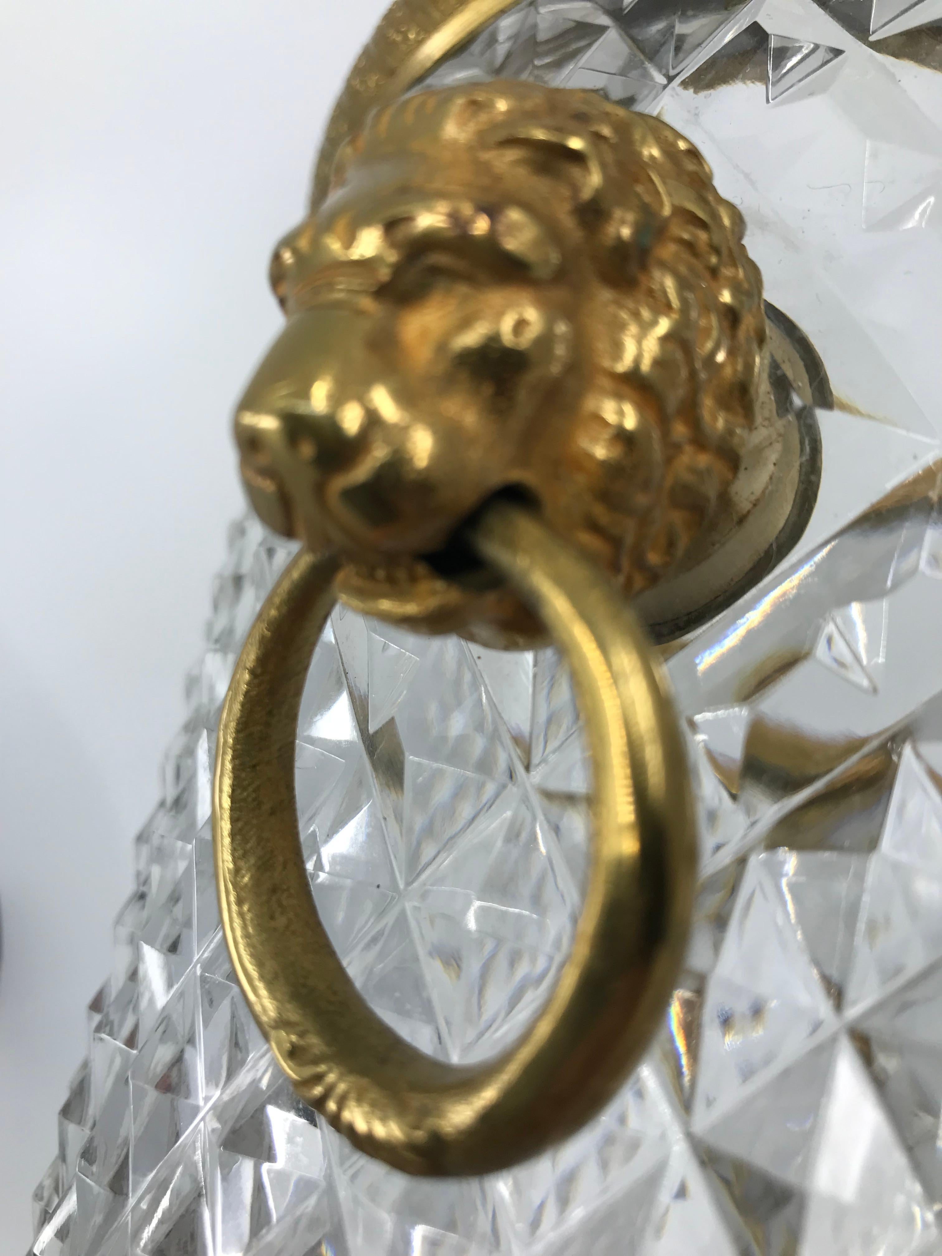 Cubitera de Champán con Asa Anular de Cristal y Cabeza de León de Ormolu Francés en venta