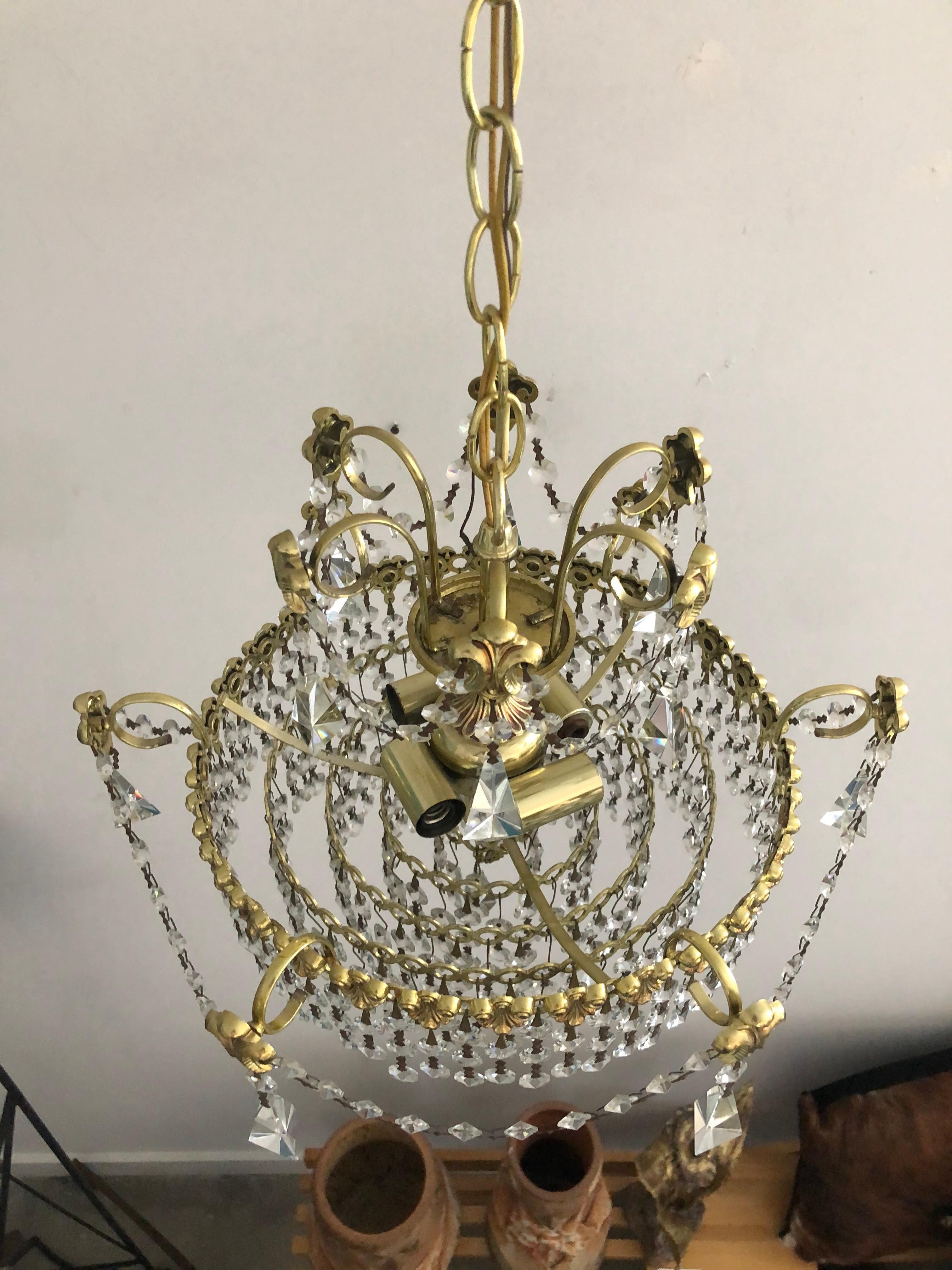 Lampadario in cristallo e ottone lucido in vendita 3