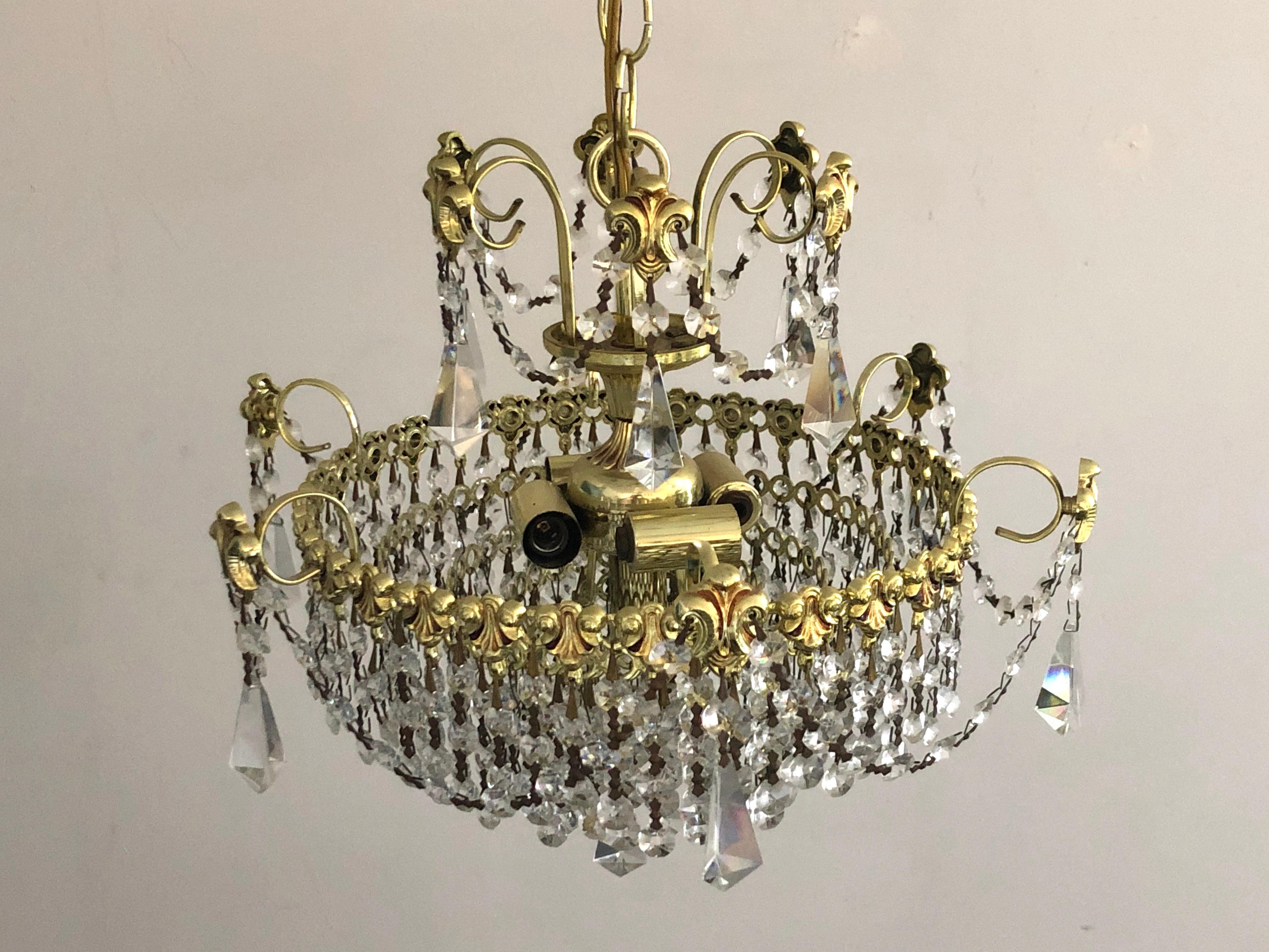 Crystal and Polished Brass Chandelier In Good Condition For Sale In West Palm Beach, FL