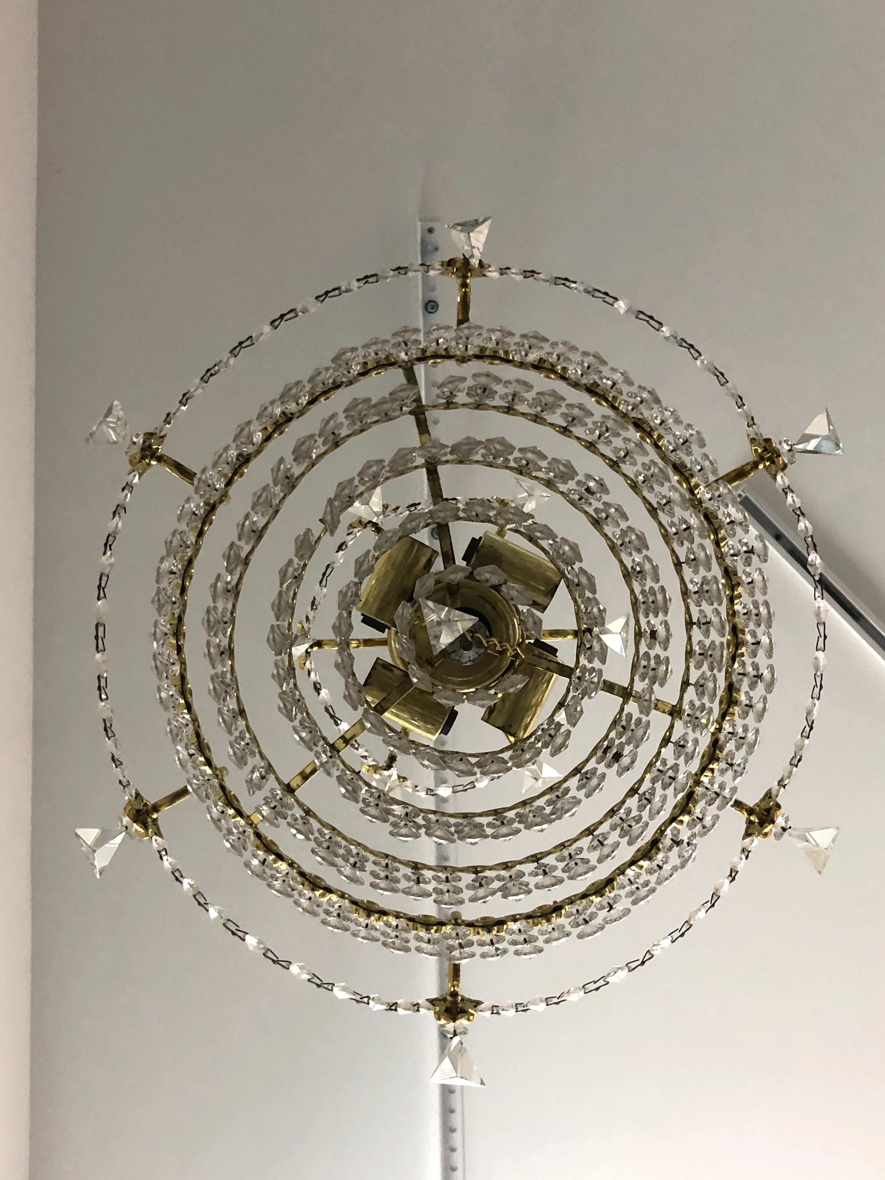 XX secolo Lampadario in cristallo e ottone lucido in vendita