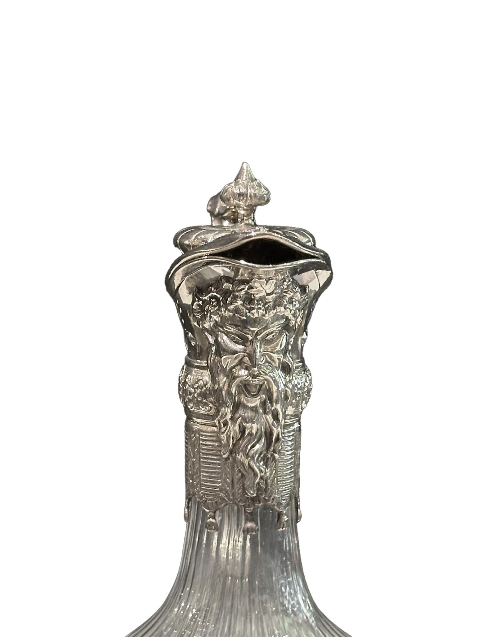 Servicio de vino aguamanil francés, mango de cristal tallado, plata maciza cincelada y adornada XIX Tallado a mano en venta