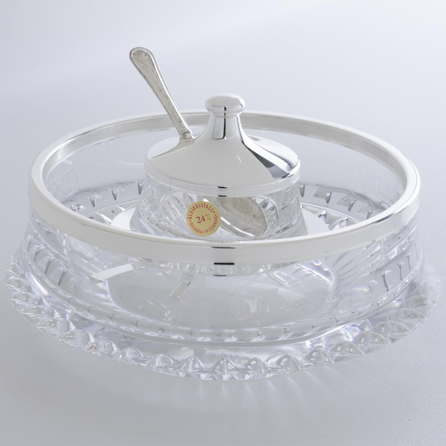 Servidor enfriador de platos de cristal y plato de plata para caviar, hacia 1960 Moderno