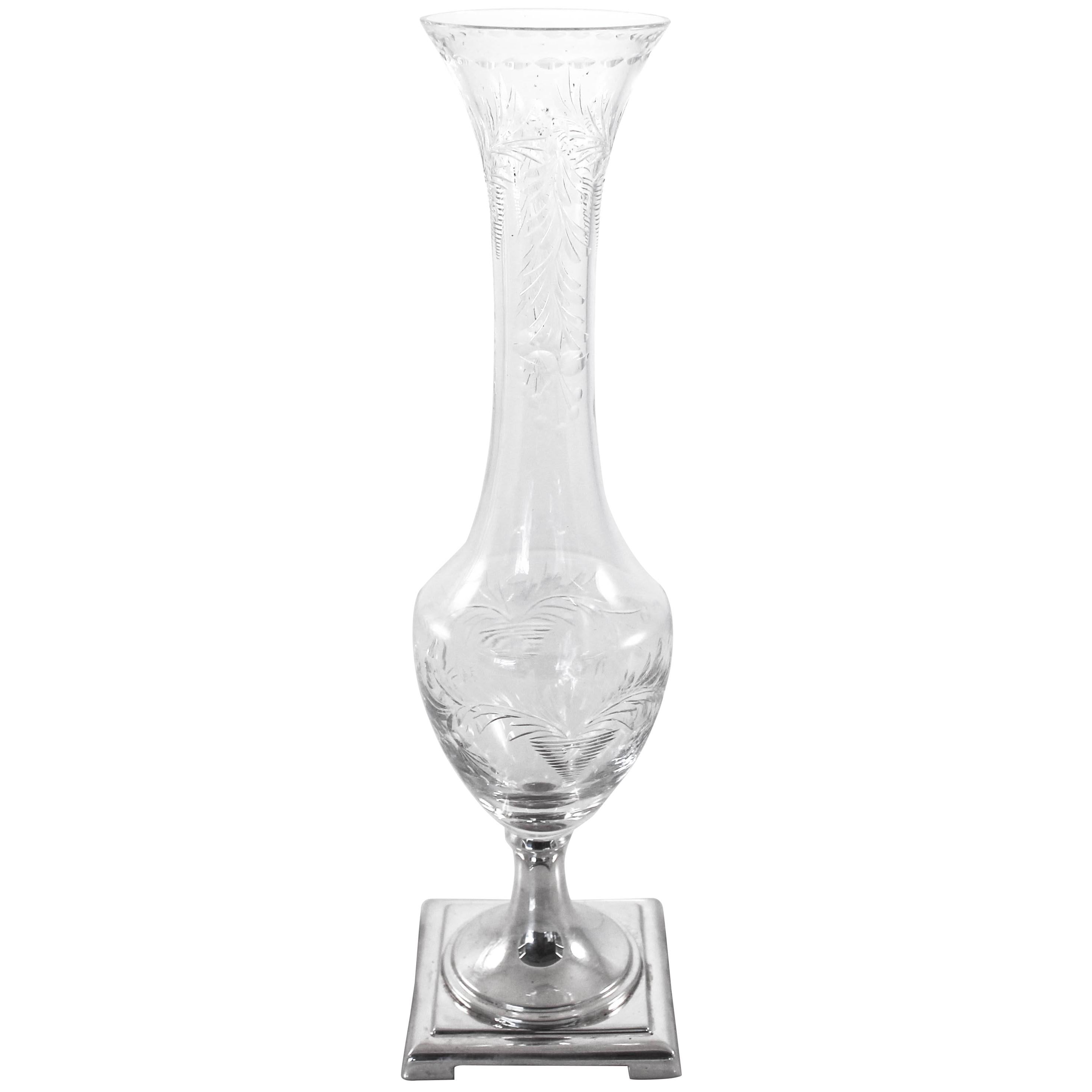 Vase à bourgeons en cristal et argent sterling en vente
