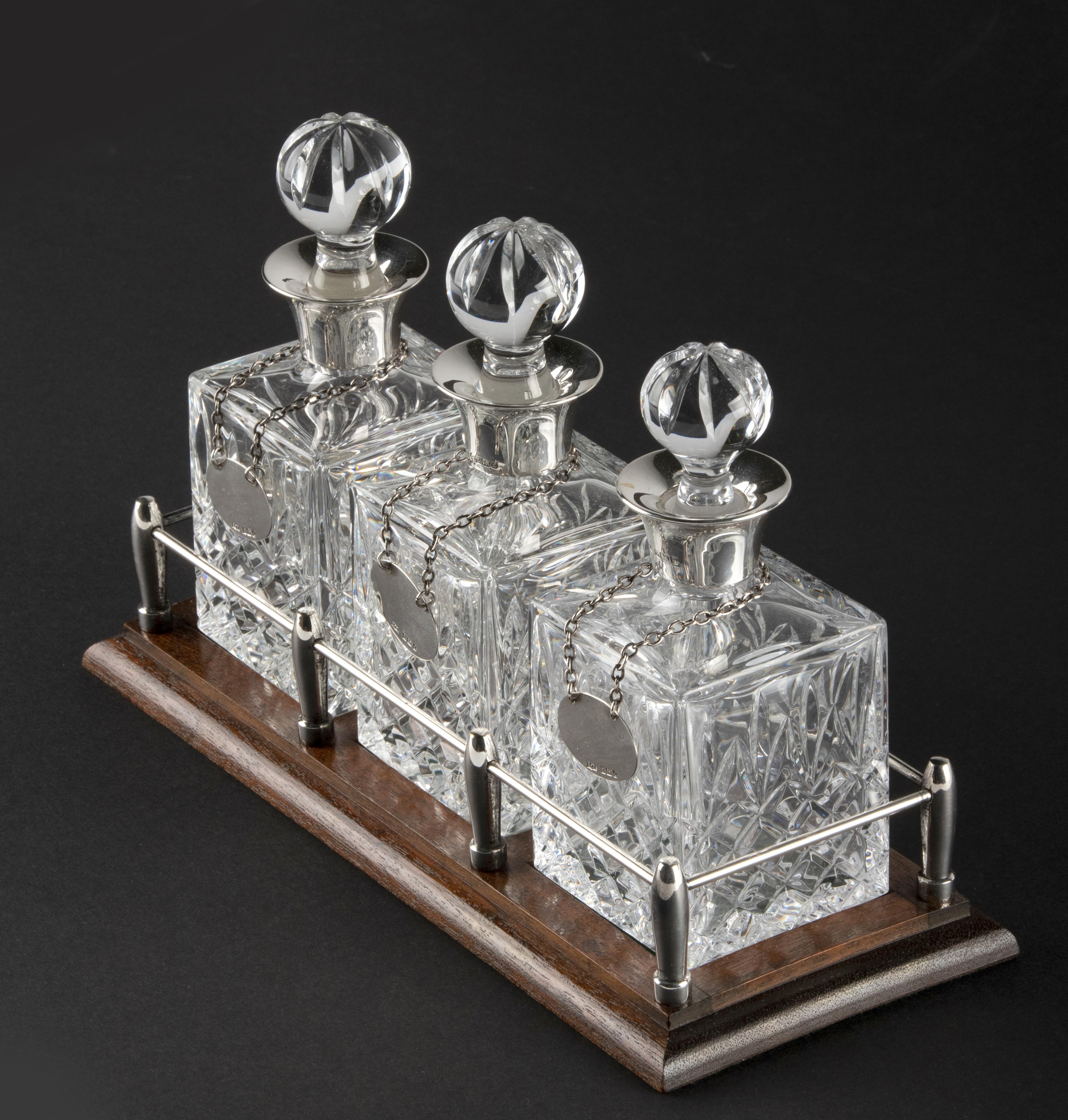 Crystal Decanters, Sterling Silver Bar Set on a Rack Hallmarked Birmingham 1985 For Sale 7