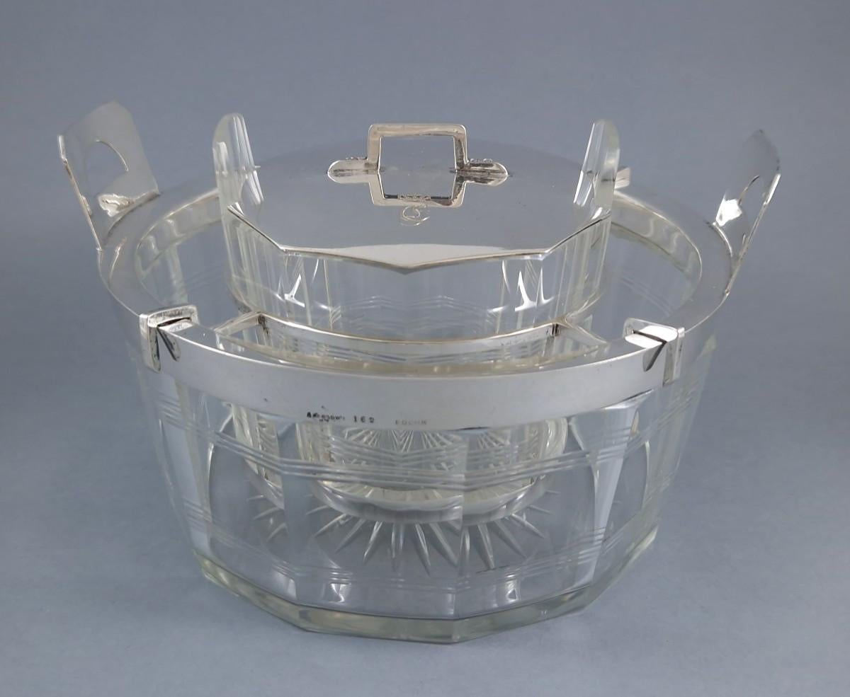 Cuenco para caviar de cristal y plata de ley
Sello de plata 800
Diámetro: 18 cm
Altura: 11 cm