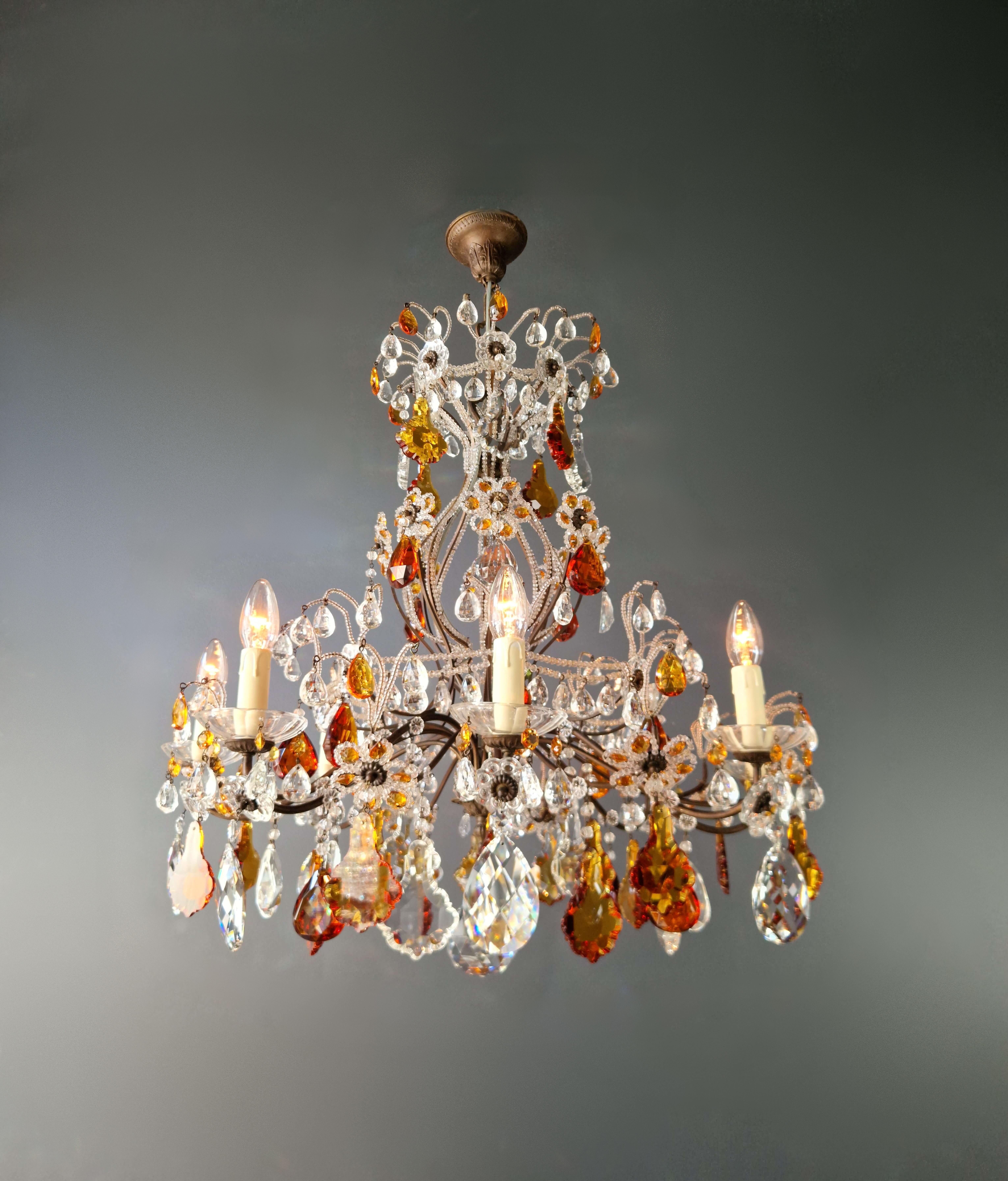 Lampadario Eleg Vintage: Un testamento di maestria e grazia

Ammira lo splendore del passato rivitalizzato dal nostro lampadario antico meticolosamente restaurato, un vero capolavoro che racchiude lo zenit del design Art Déco. Con la massima cura e