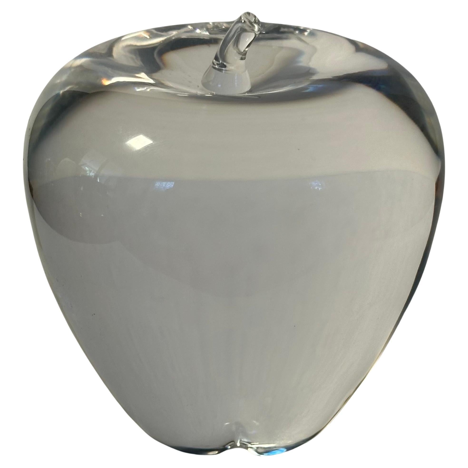 Crystal Apple Sculpture / Paper Weight by Steuben Glassworks In Good Condition For Sale In San Diego, CA